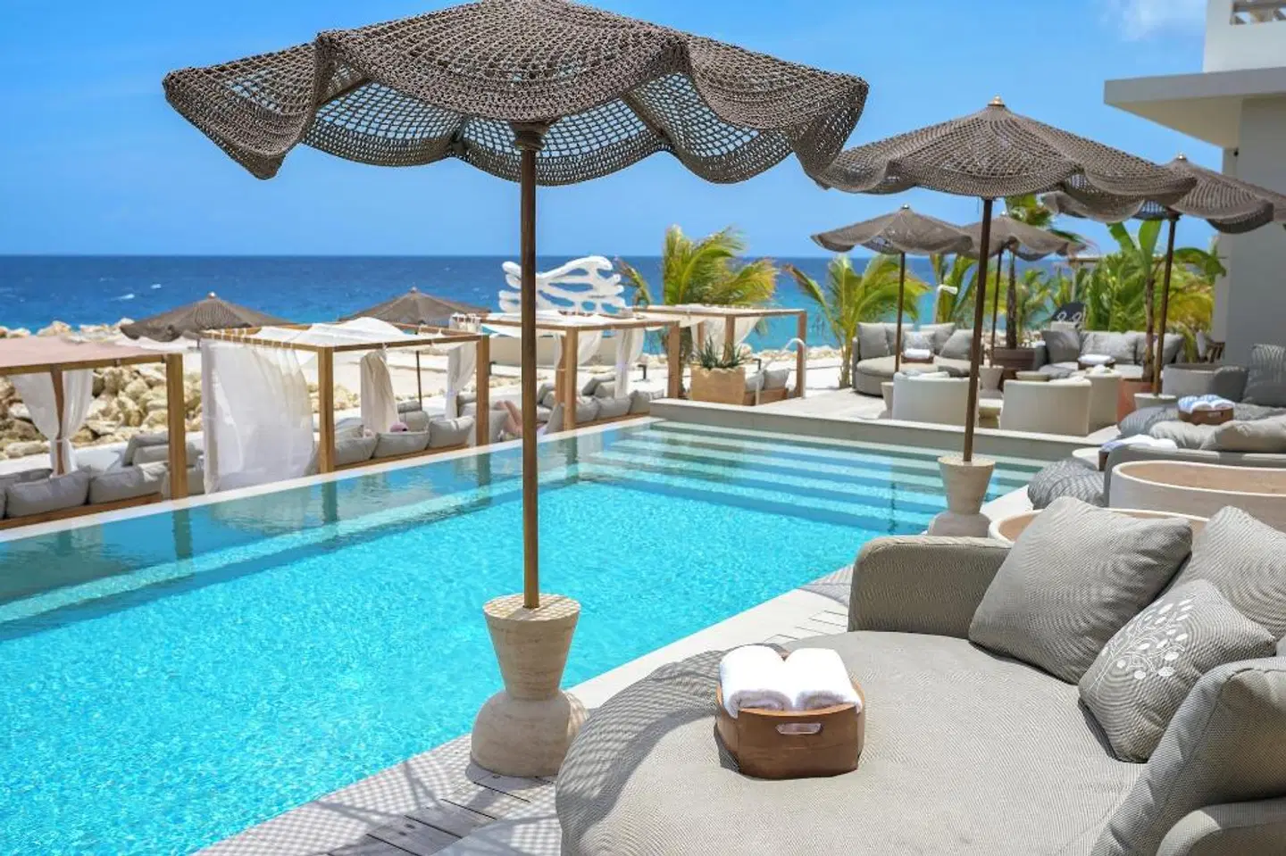 Art Hotel Curacao OUTDOOR_POOL