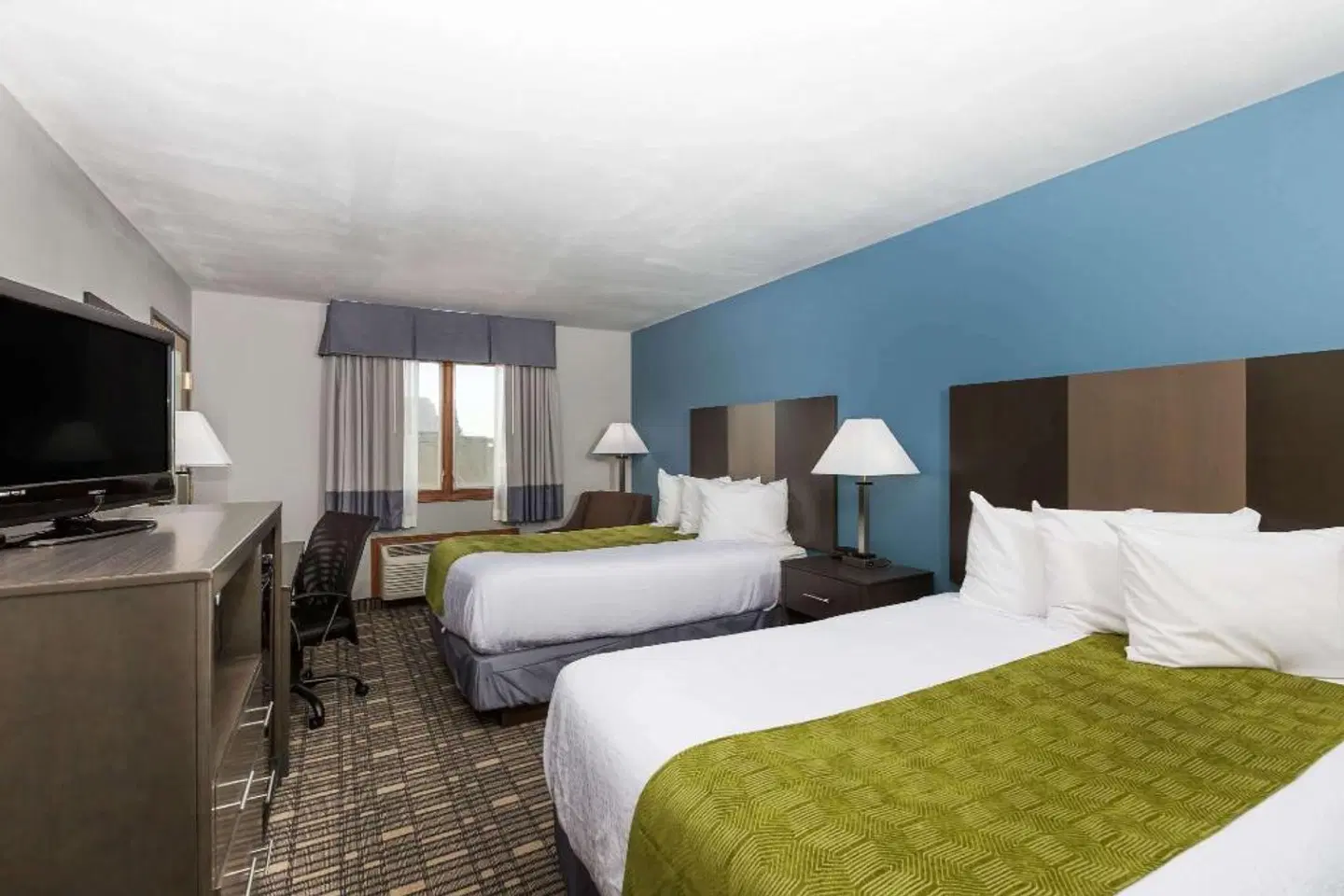 Baymont Inn & Suites - Pella ROOM_EXAMPLE