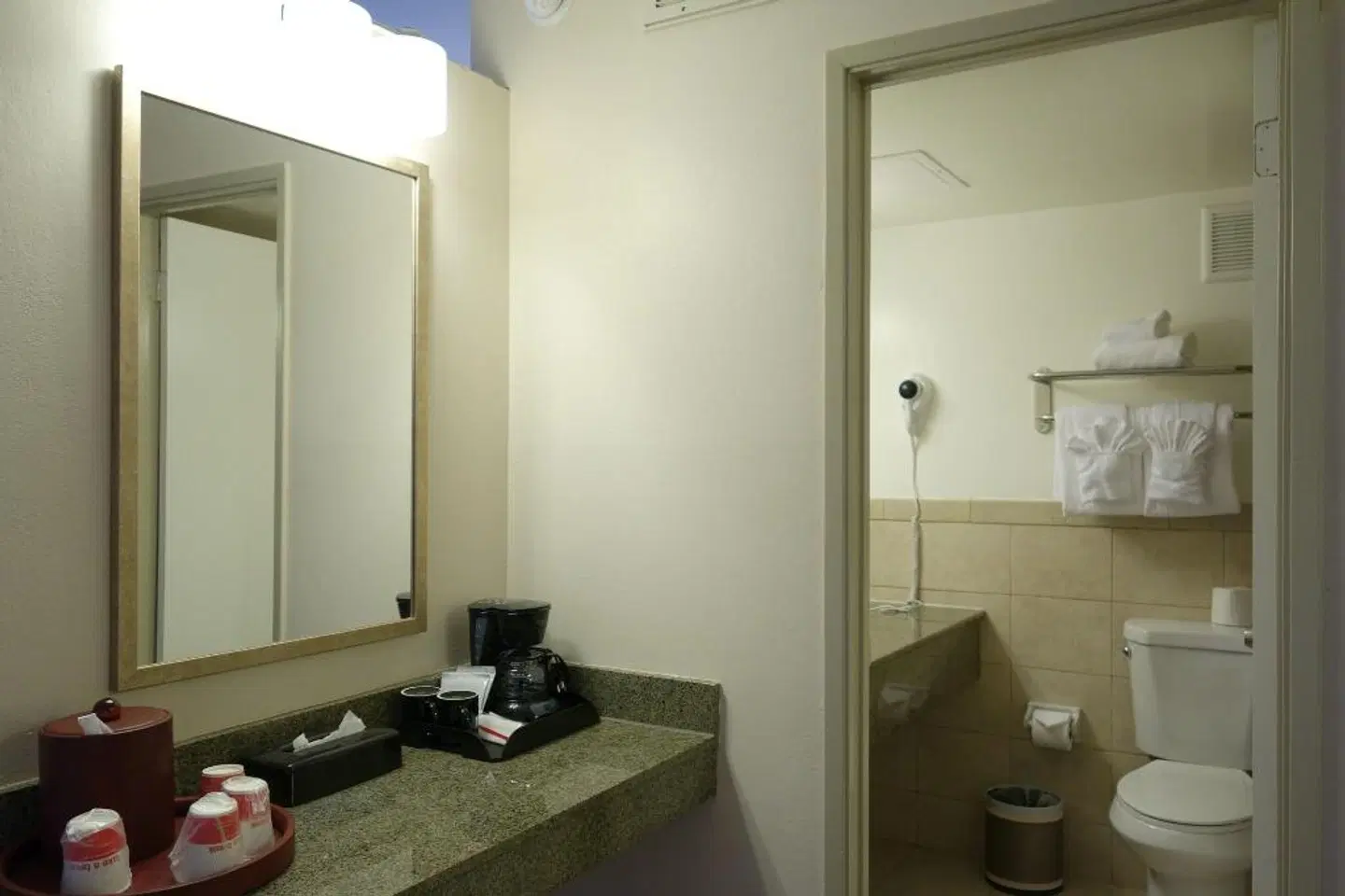 Ramada by Wyndham Sacramento ROOM_EXAMPLE