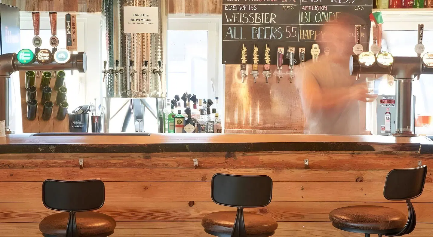 Urban Camper Hostel Bar