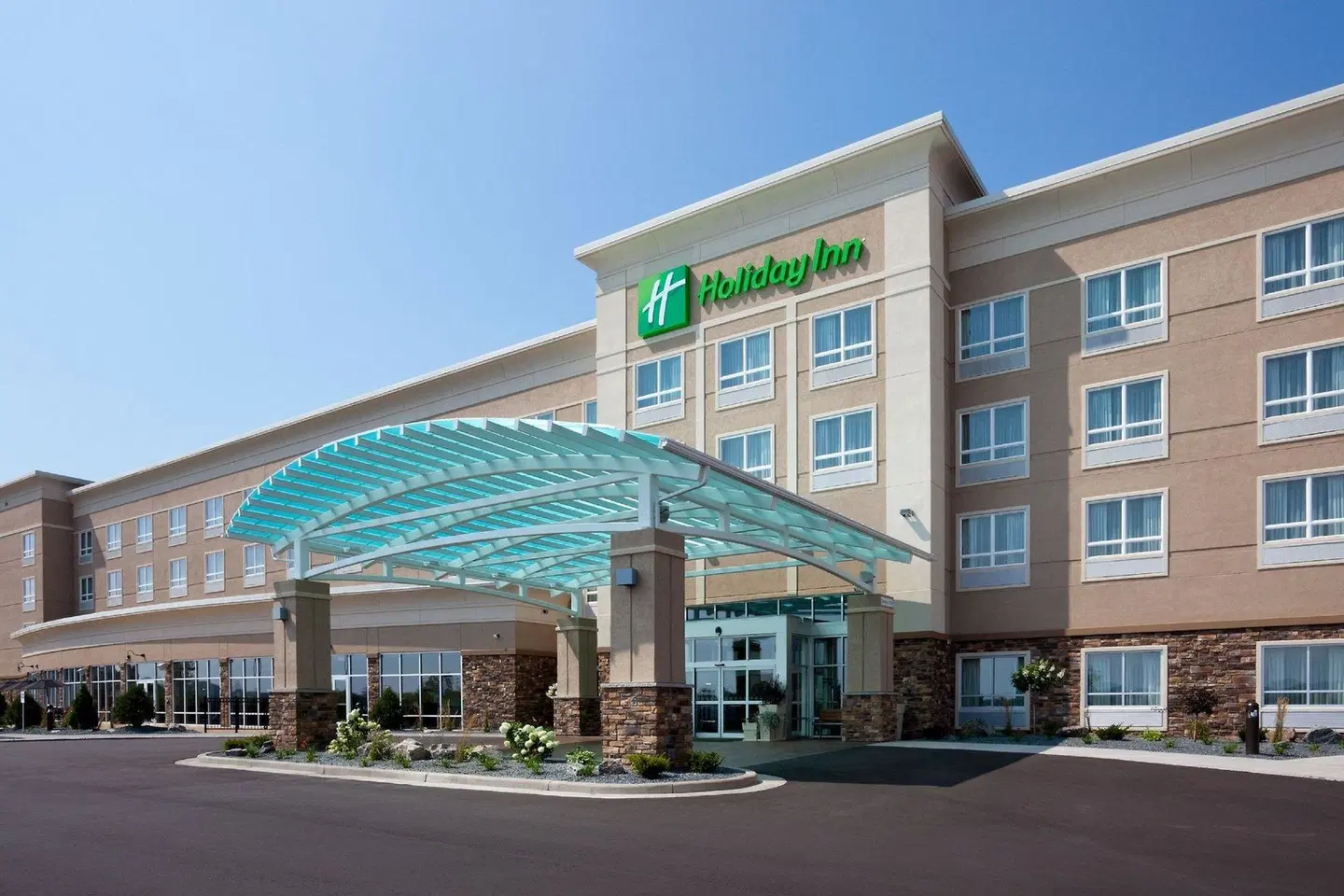 Holiday Inn Eau Claire South EXTERIOR