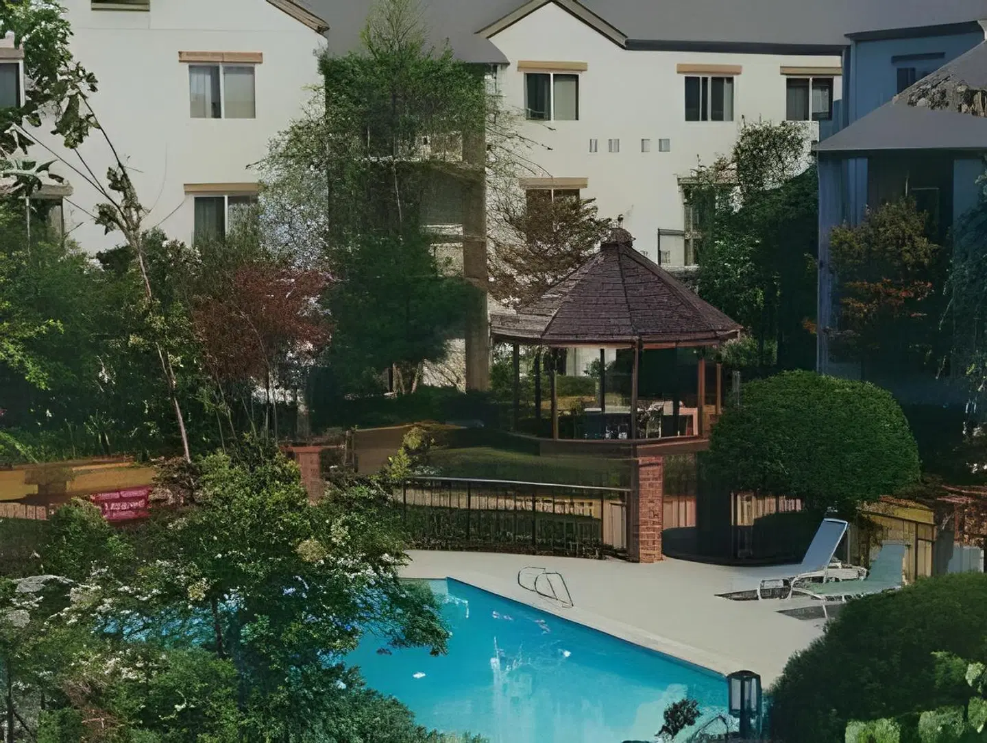 Days Inn & Suites by Wyndham St. Louis/Westport Plaza EXTERIOR