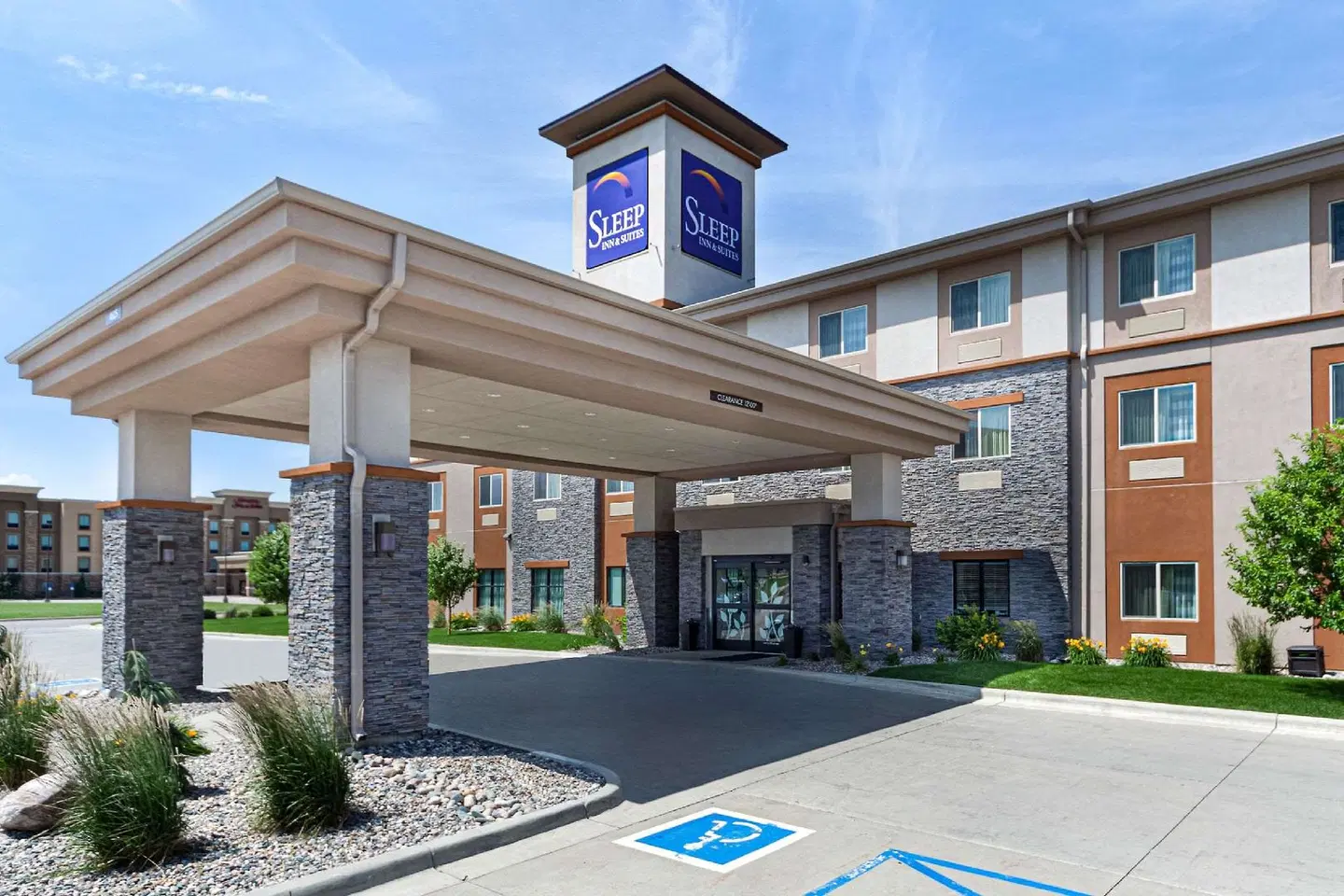 Sleep Inn & Suites Fargo Medical Center EXTERIOR