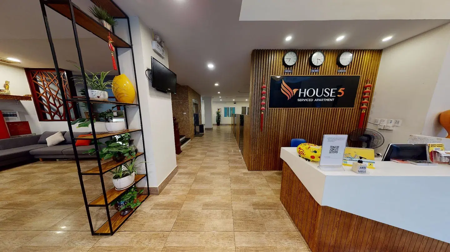 V-HOUSE 5 Serviced Apartment Restaurant