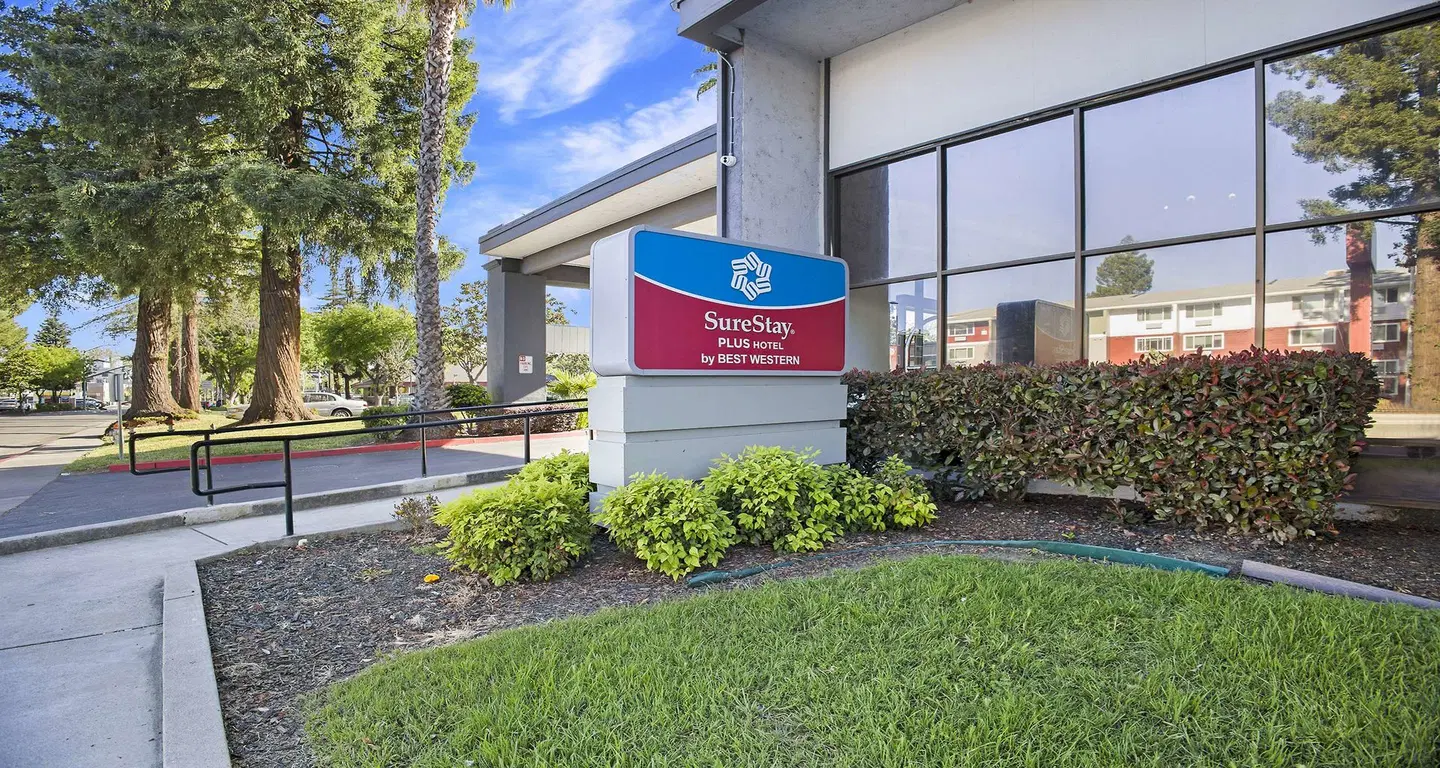 SureStay Plus Hotel by Best Western Sacramento North EXTERIOR
