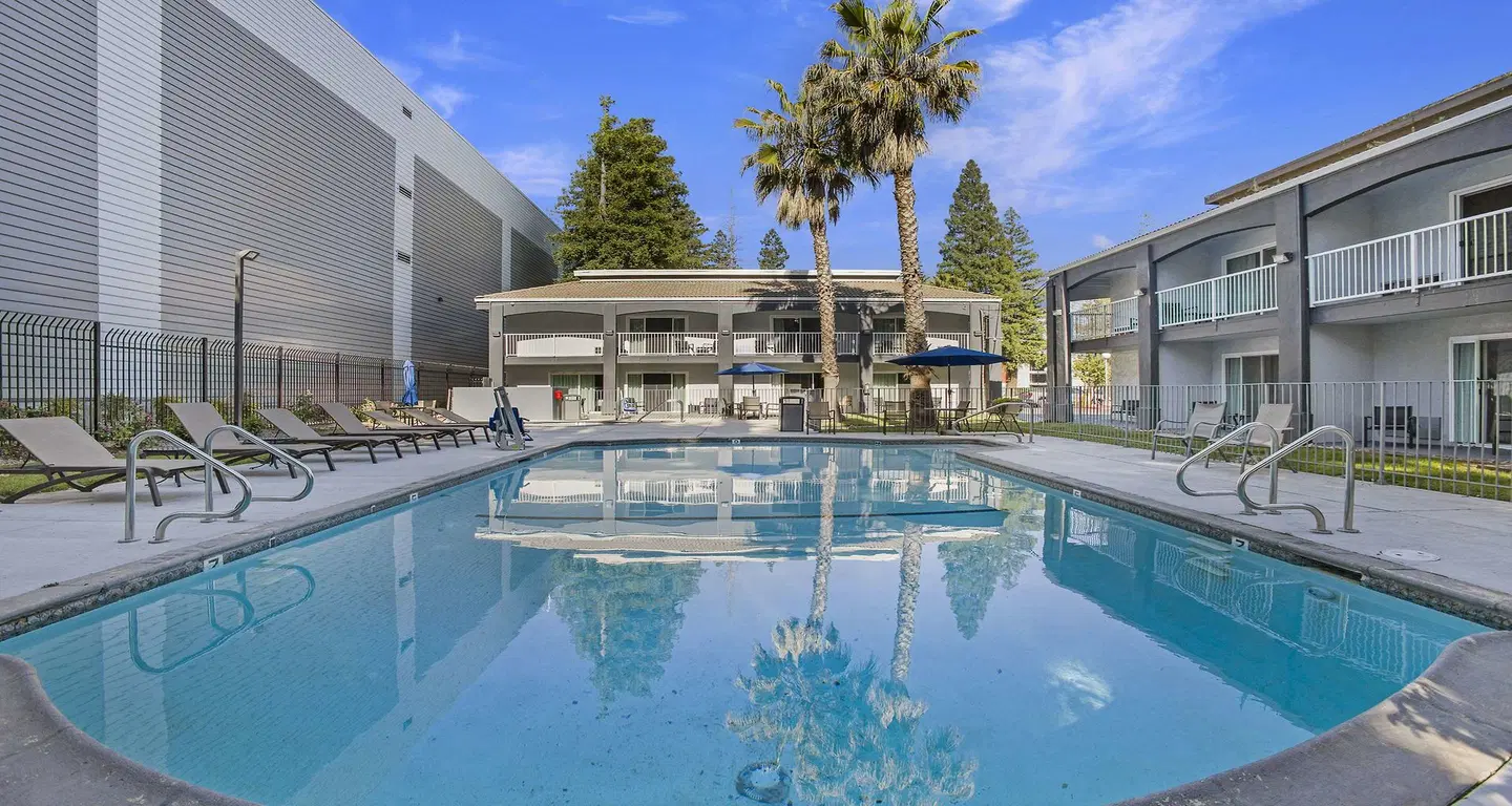 SureStay Plus Hotel by Best Western Sacramento North OUTDOOR_POOL