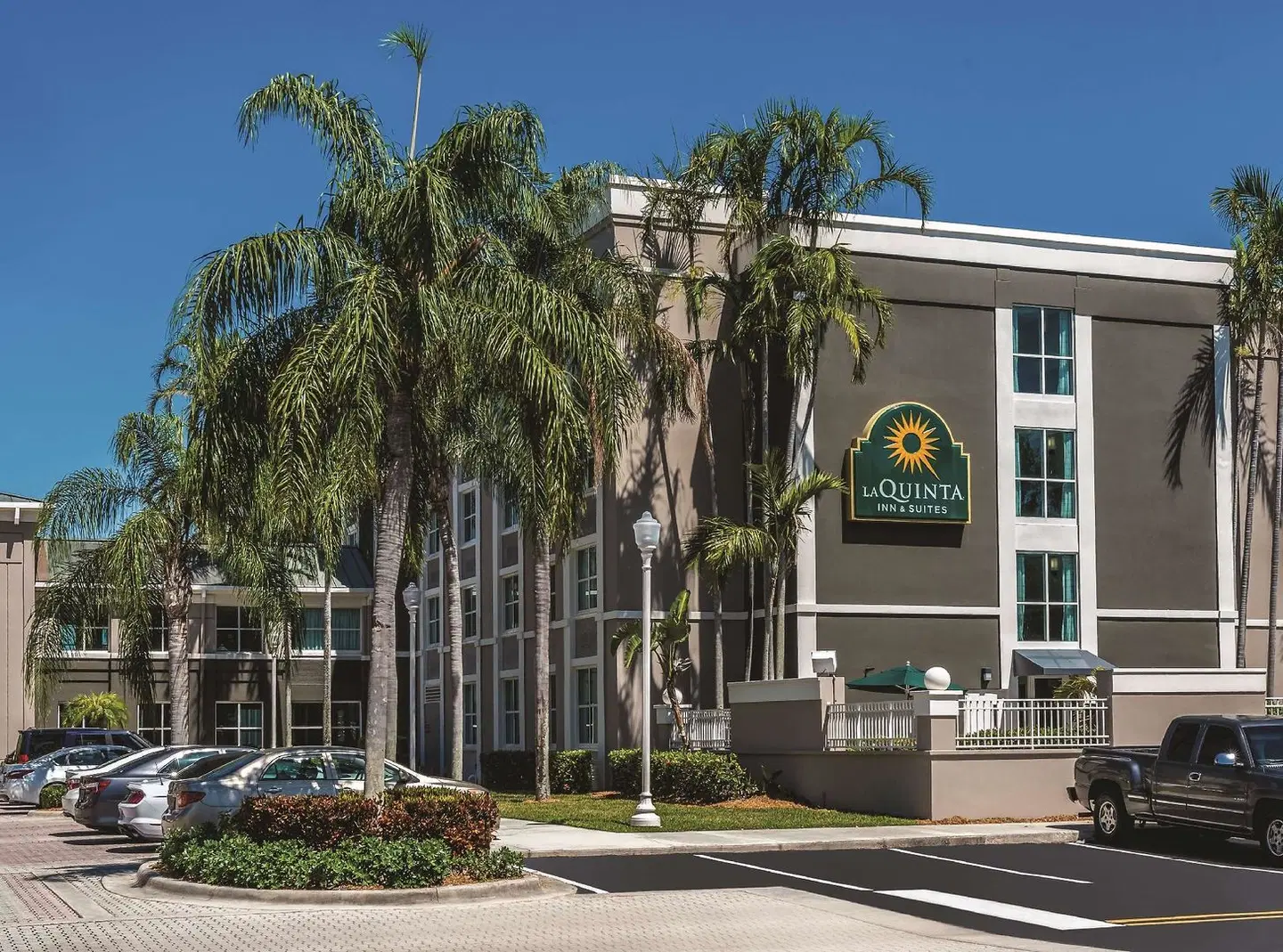 La Quinta Inn & Suites by Wyndham Plantation at SW 6th St EXTERIOR