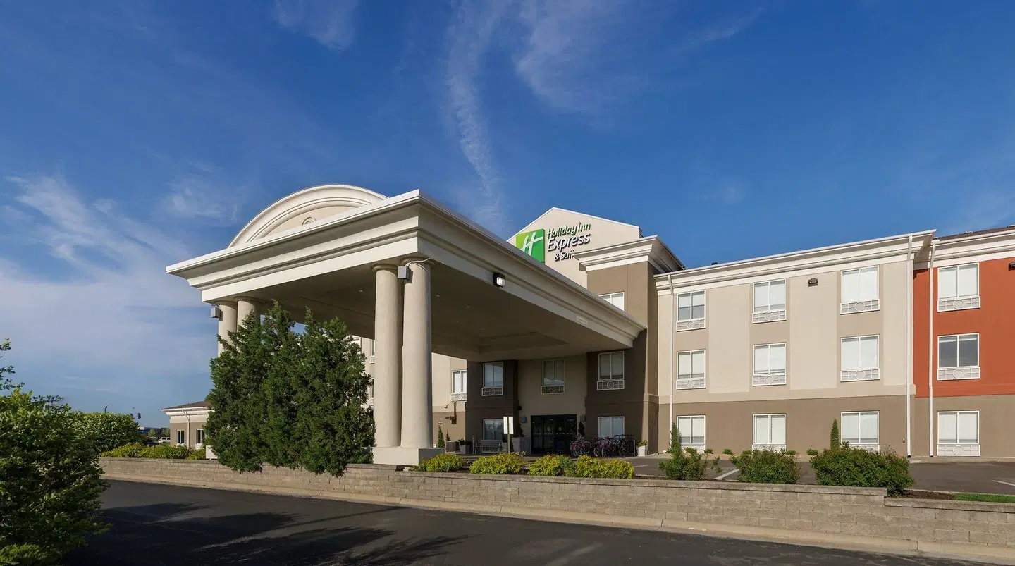 Holiday Inn Express & Suites Lawrence by IHG EXTERIOR