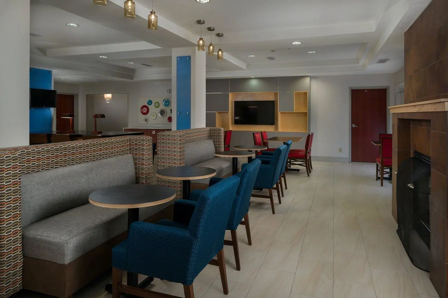 Holiday Inn Express & Suites Lawrence by IHG Restaurant