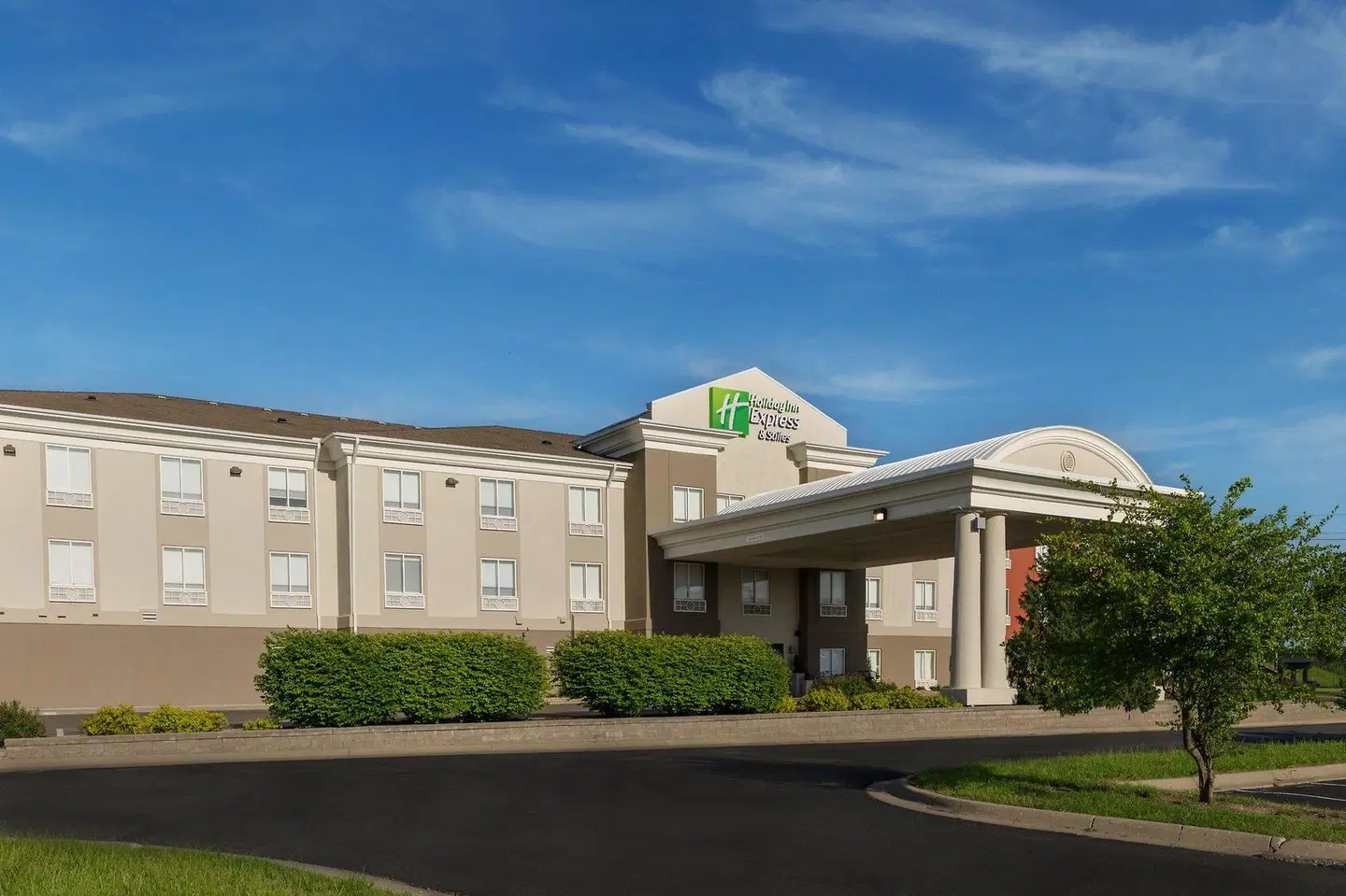 Holiday Inn Express & Suites Lawrence by IHG EXTERIOR