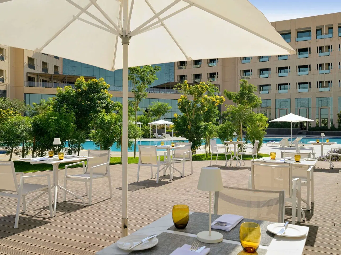 Mövenpick Hotel Waad Al Shamal Terrasse