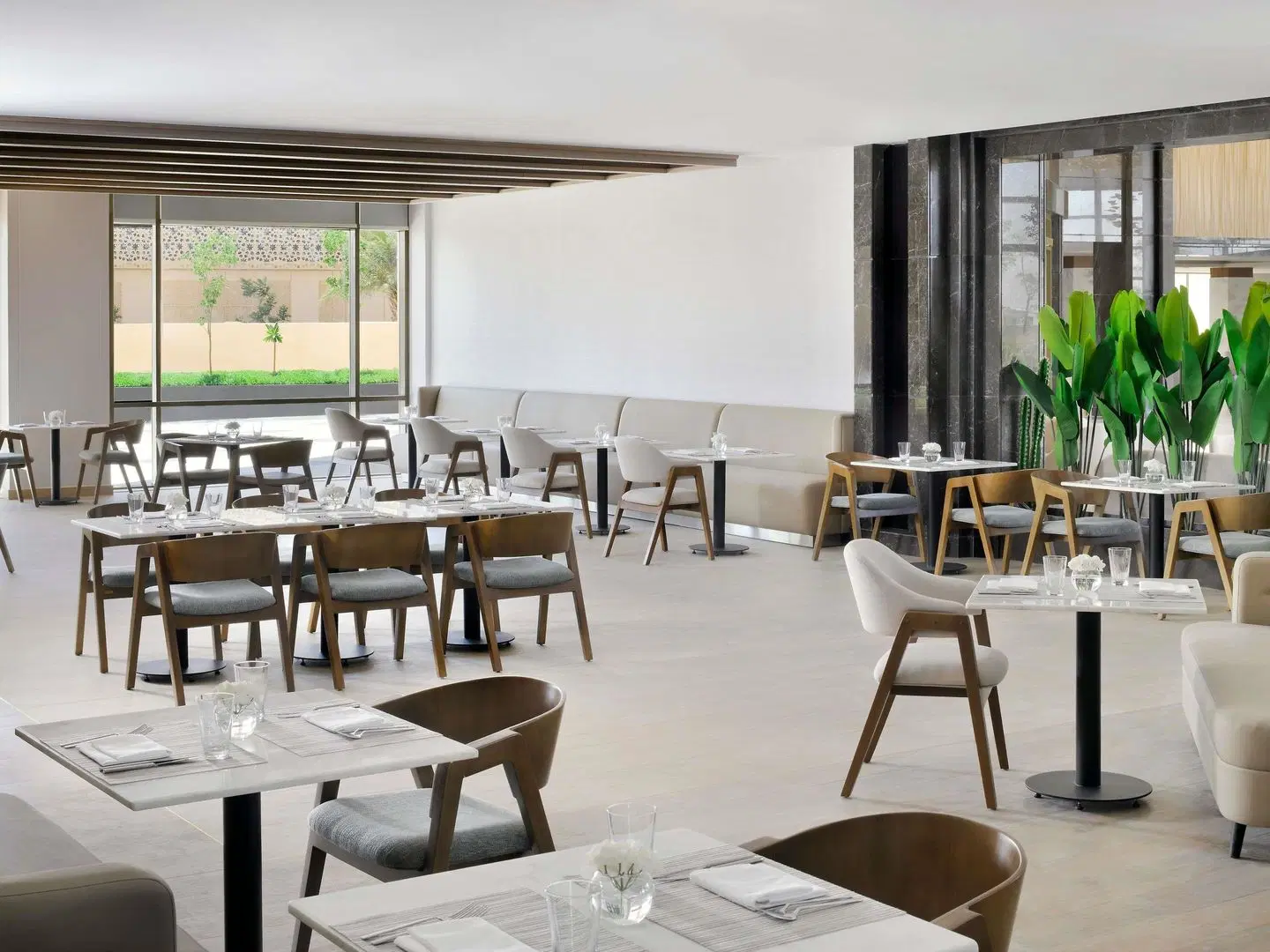 Mövenpick Hotel Waad Al Shamal Restaurant