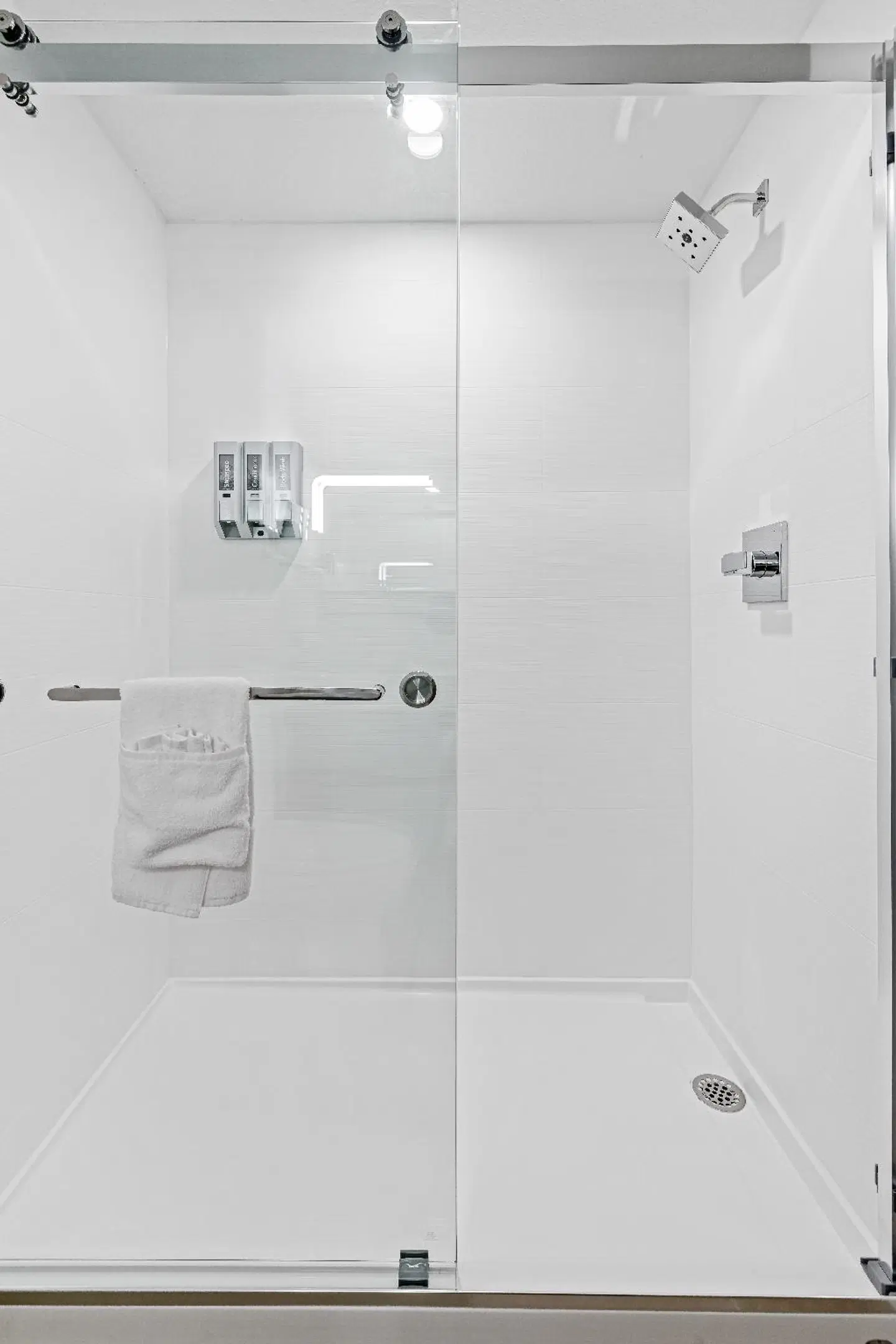 The Evergreen Hotel Badezimmer