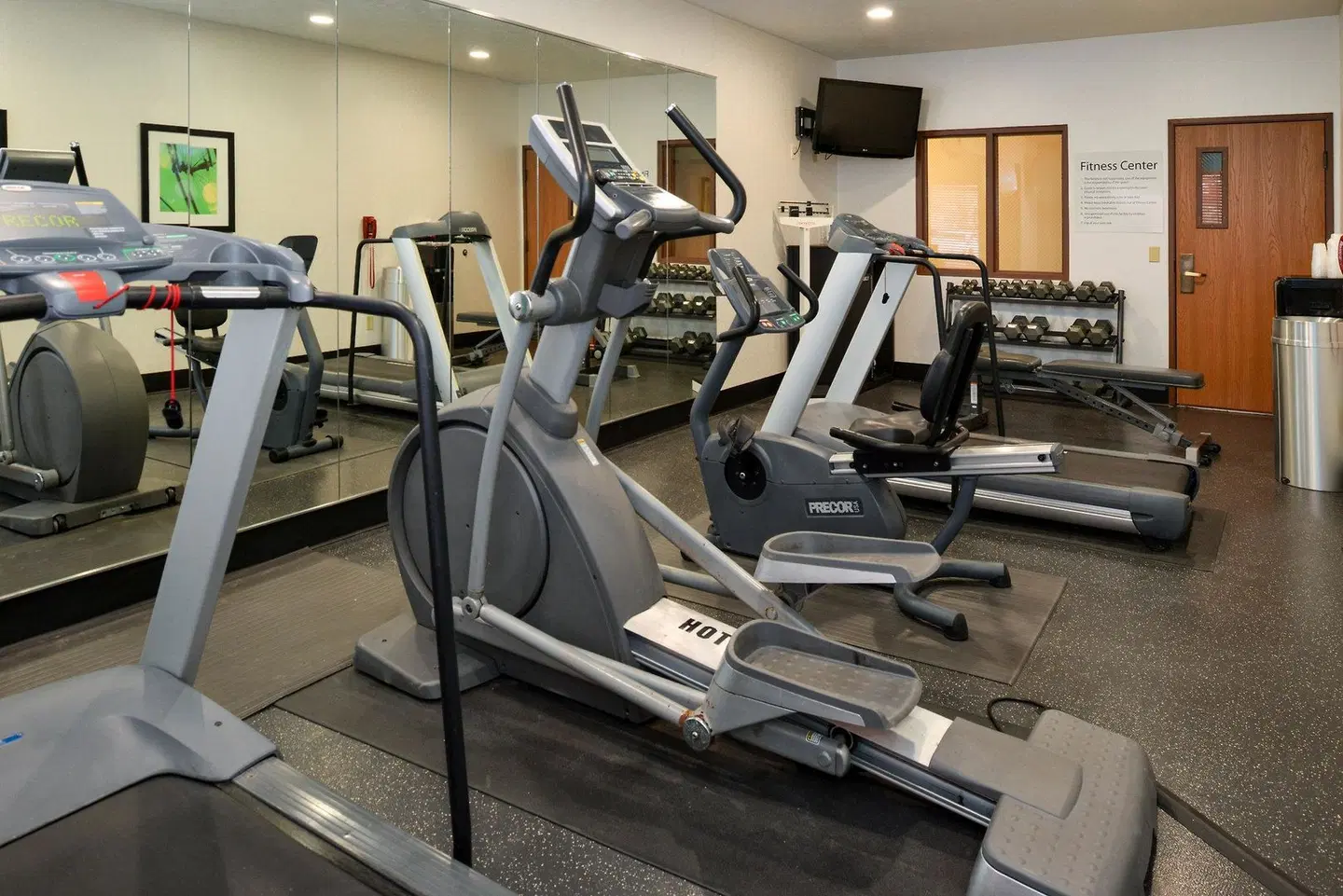Holiday Inn Express & Suites Omaha West by IHG SPORTS_AND_LEISURE
