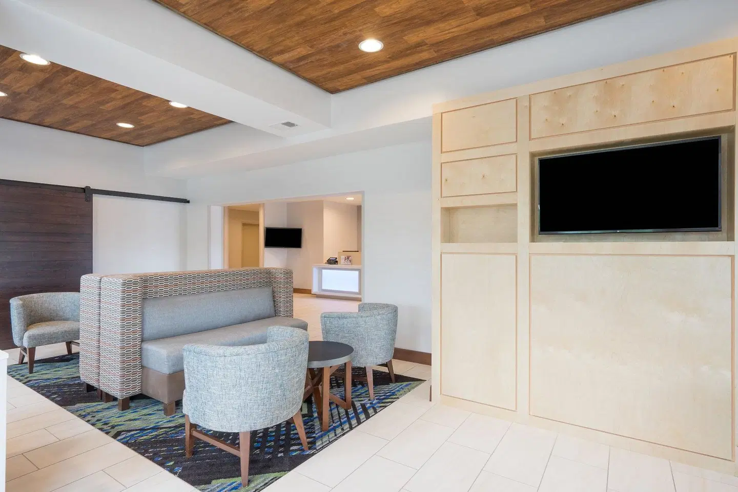 Holiday Inn Express & Suites Frankfort LOUNGE_LOBBY