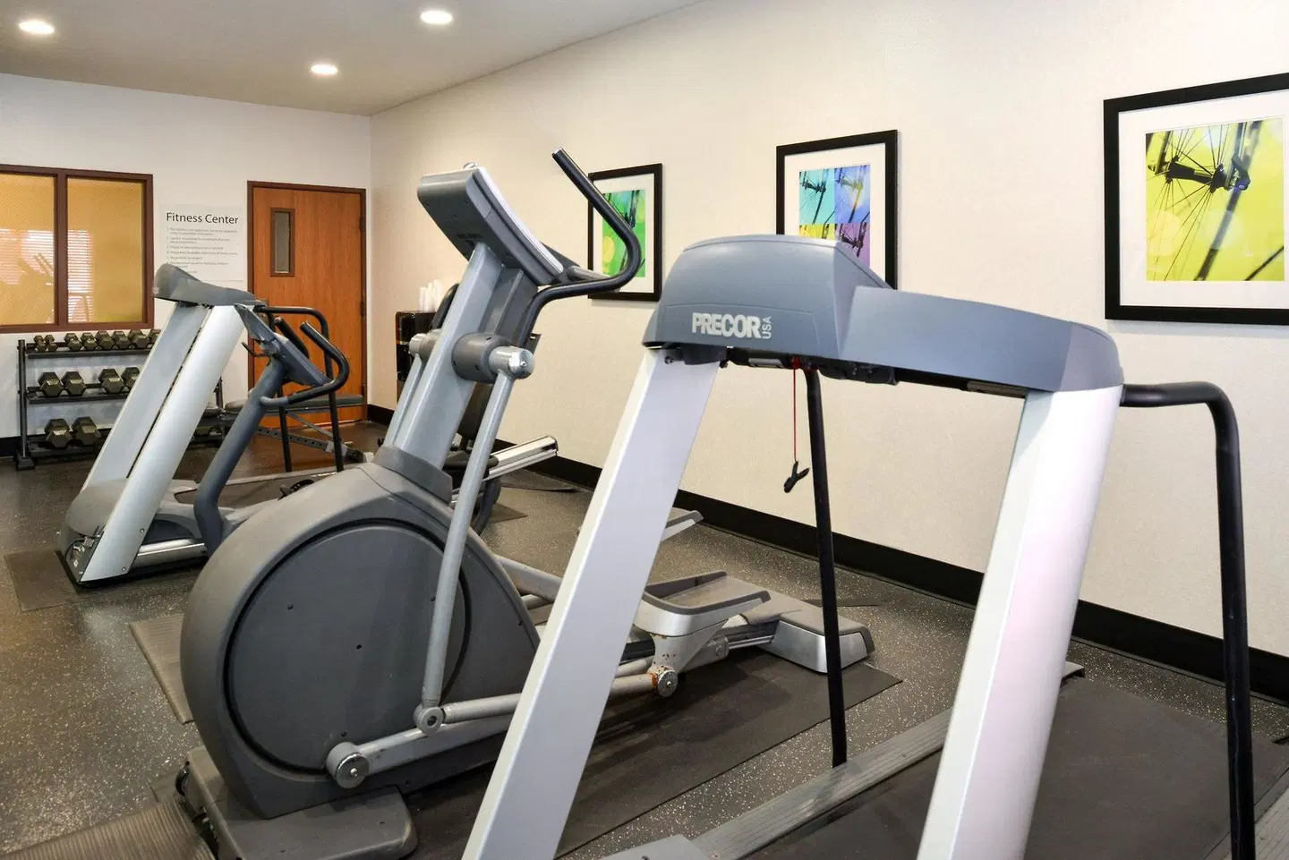 Holiday Inn Express & Suites Omaha West by IHG SPORTS_AND_LEISURE