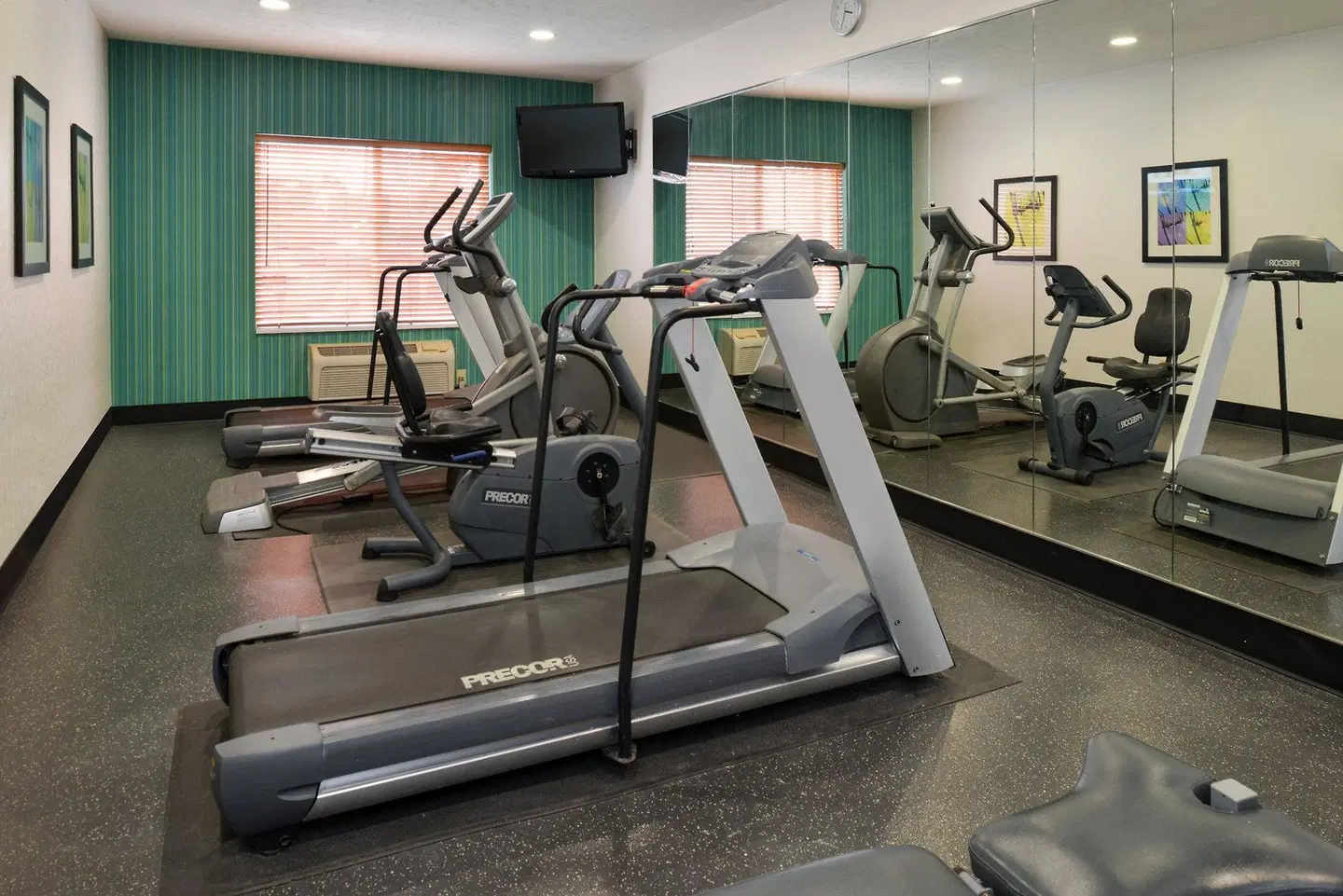 Holiday Inn Express & Suites Omaha West by IHG SPORTS_AND_LEISURE