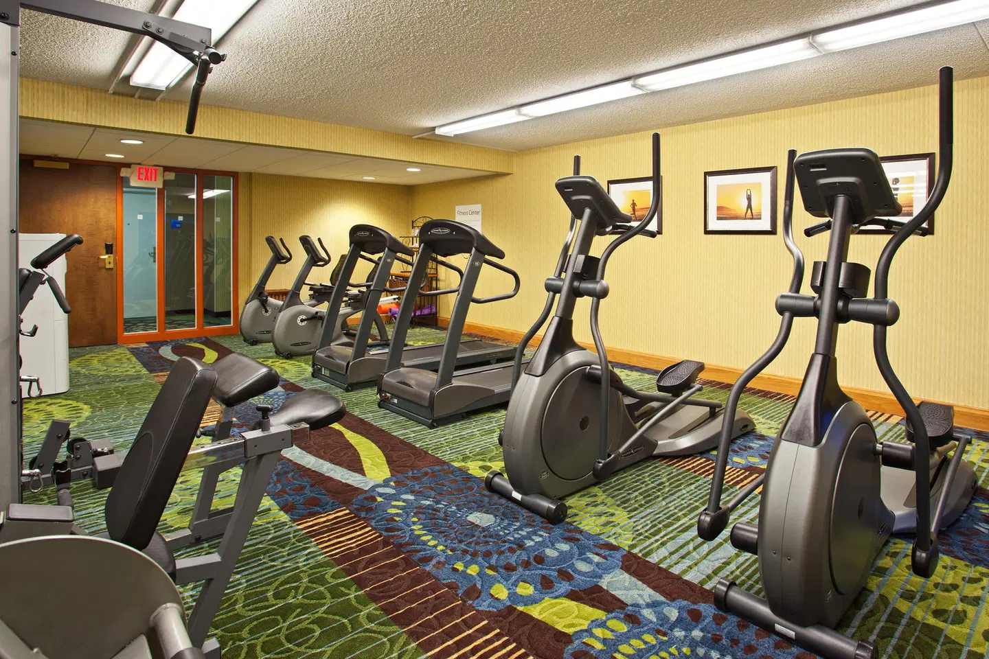 Holiday Inn Express & Suites Pittsburgh Airport by IHG SPORTS_AND_LEISURE
