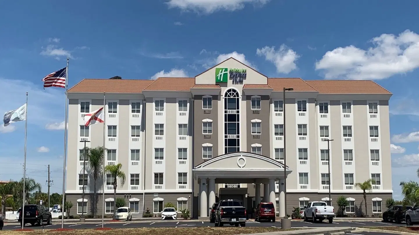 Holiday Inn Express Orlando - South Davenport EXTERIOR