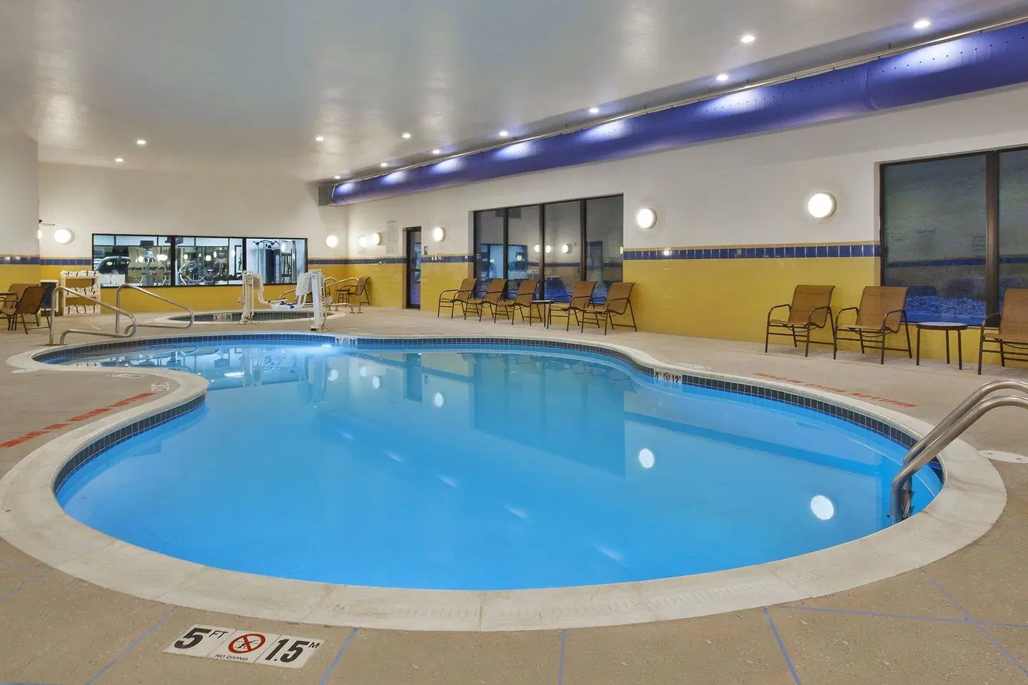 Holiday Inn Express & Suites Washington - Meadow Lands by IHG Hallenbad