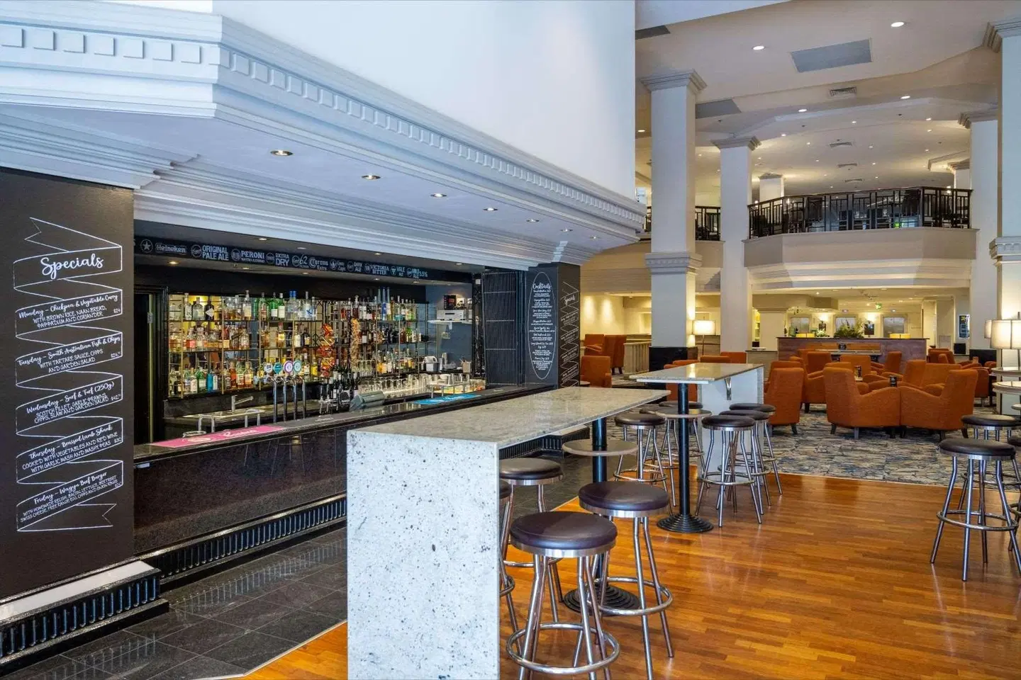 Hotel Grand Chancellor Adelaide Bar