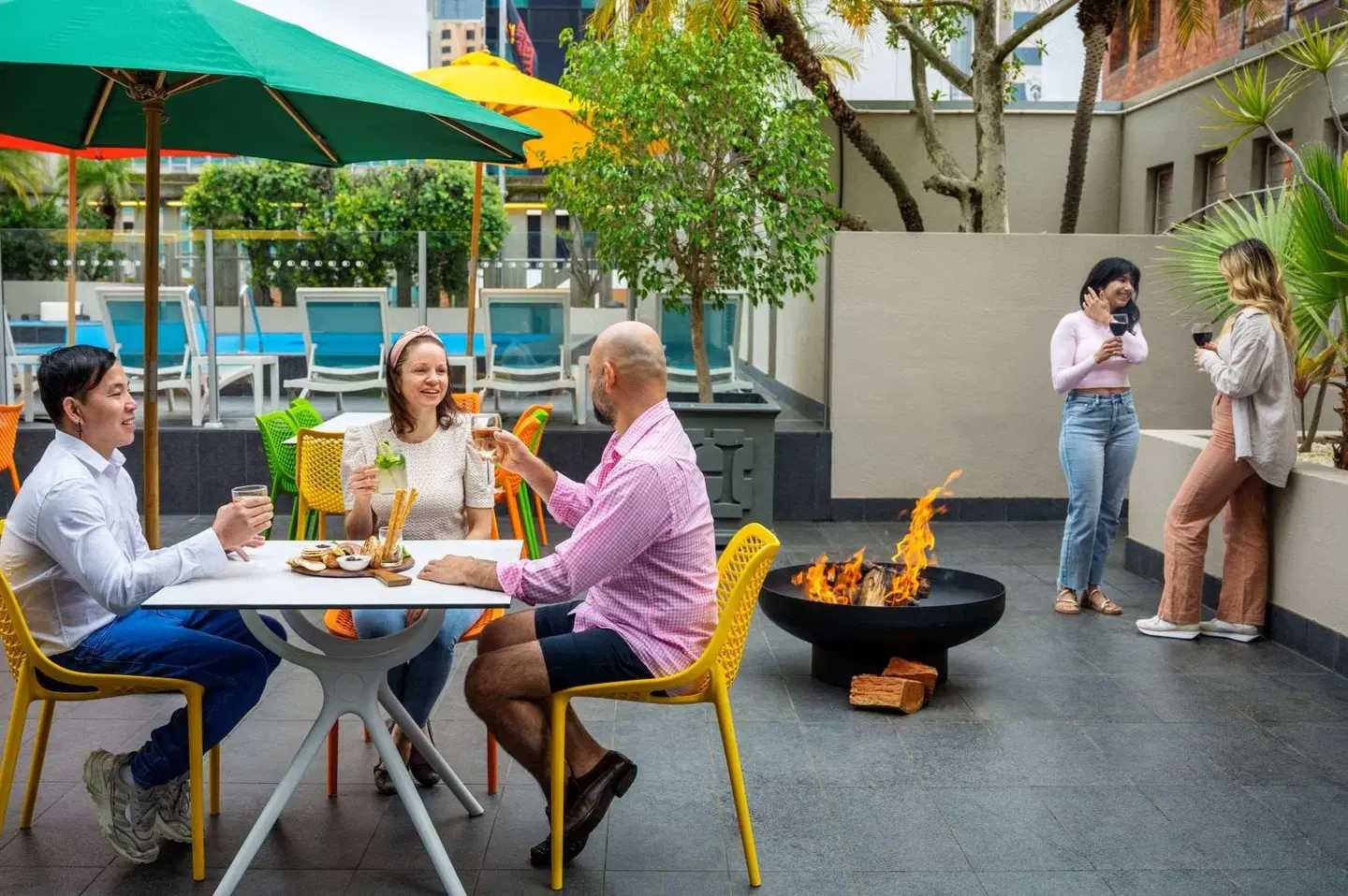 Hotel Grand Chancellor Adelaide PEOPLE