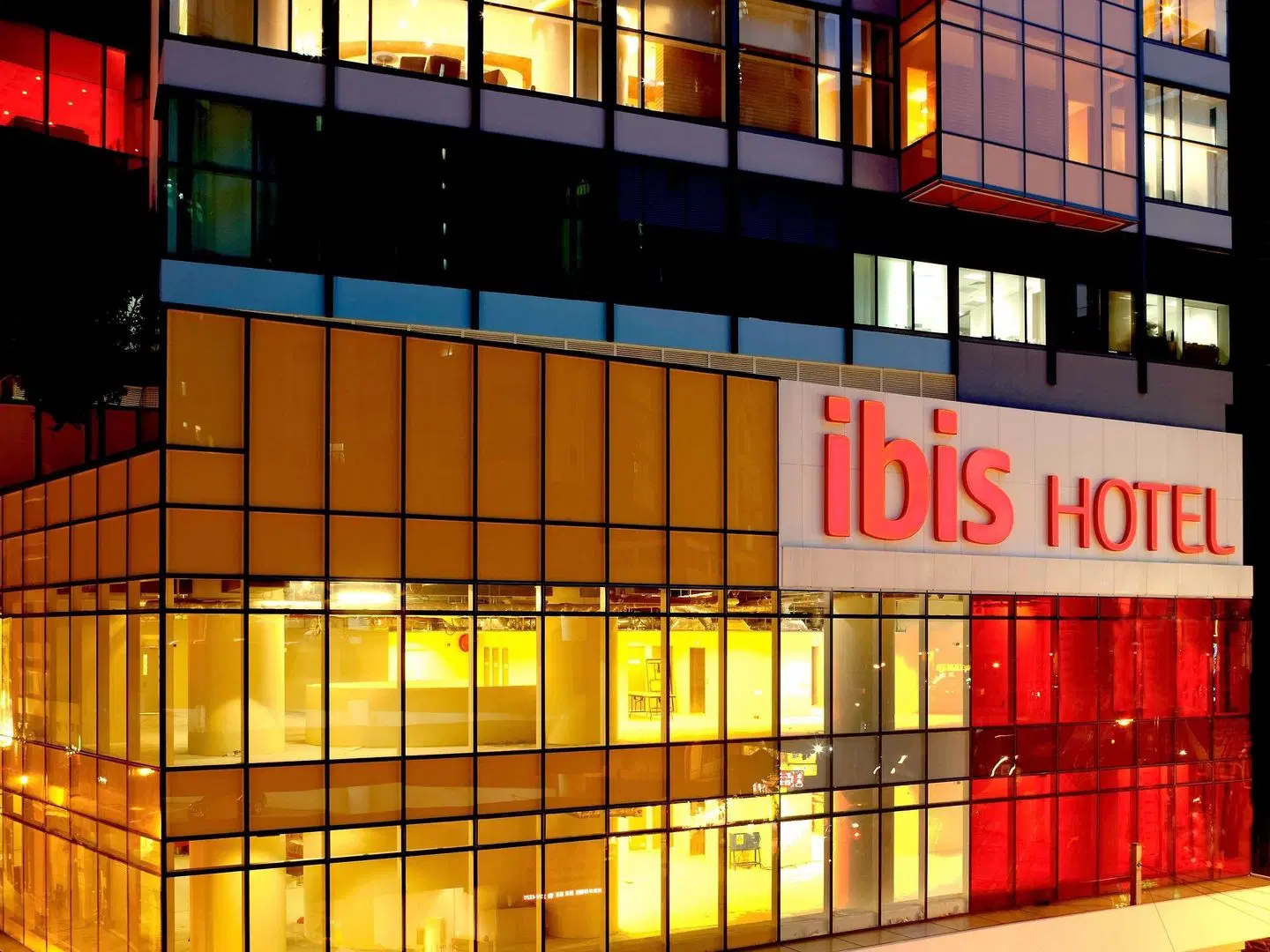 ibis Hong Kong Central & Sheung Wan Hotel EXTERIOR