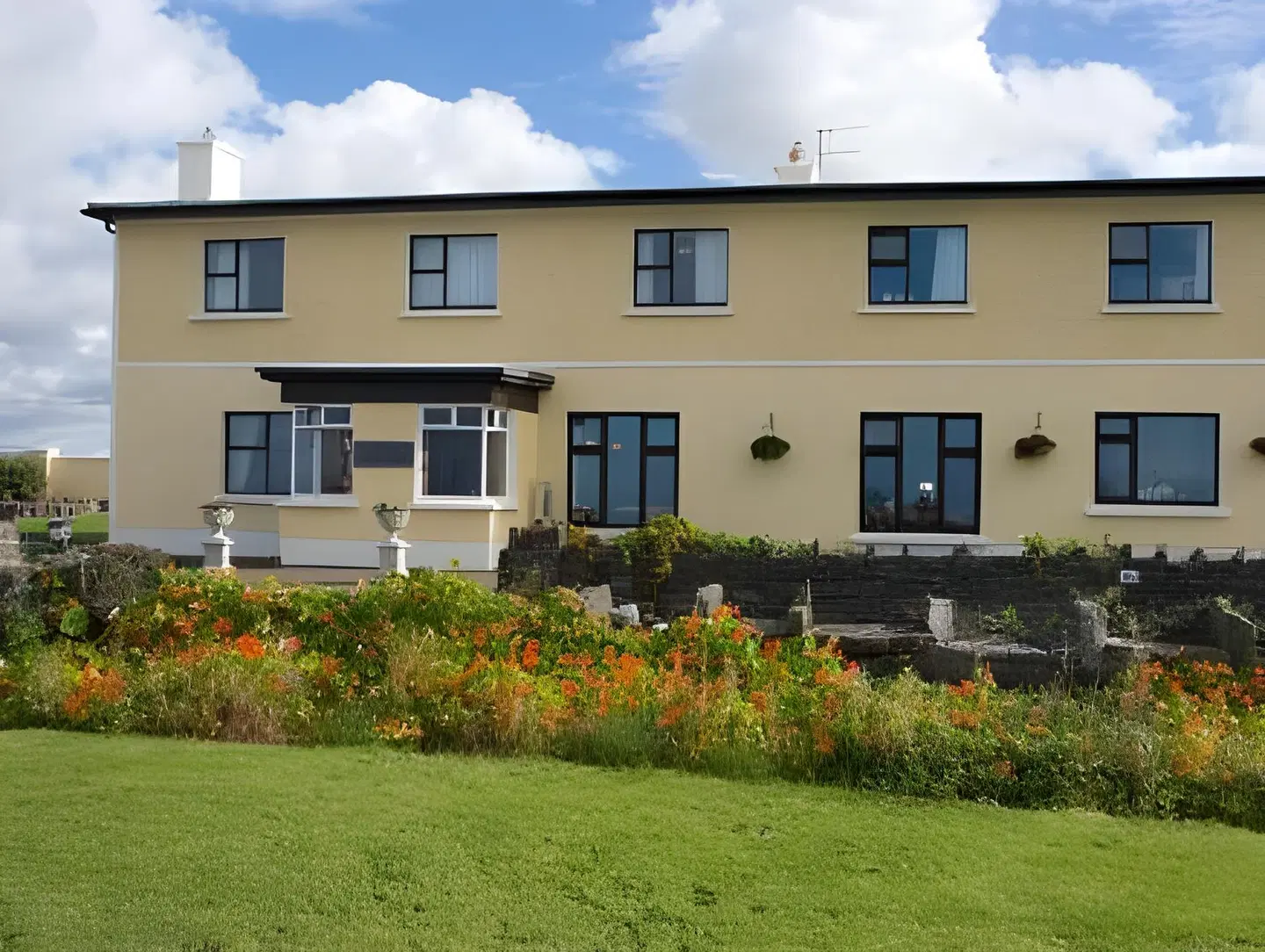 Clonmore Lodge B&B EXTERIOR
