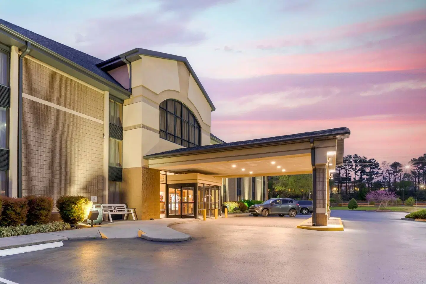 Best Western Plus Cedar Bluff Inn EXTERIOR
