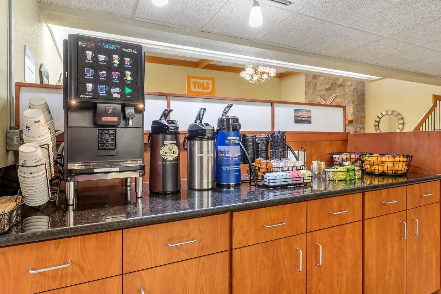 Best Western Plus Cedar Bluff Inn Bar