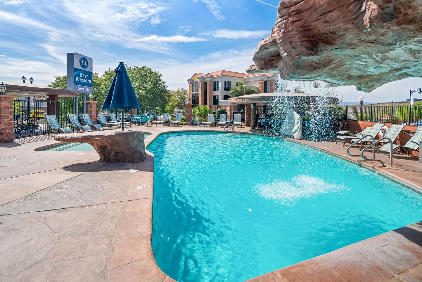 Best Western Coral Hills OUTDOOR_POOL