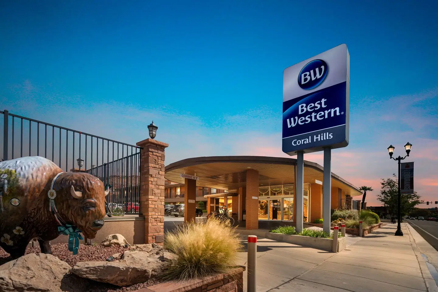 Best Western Coral Hills EXTERIOR