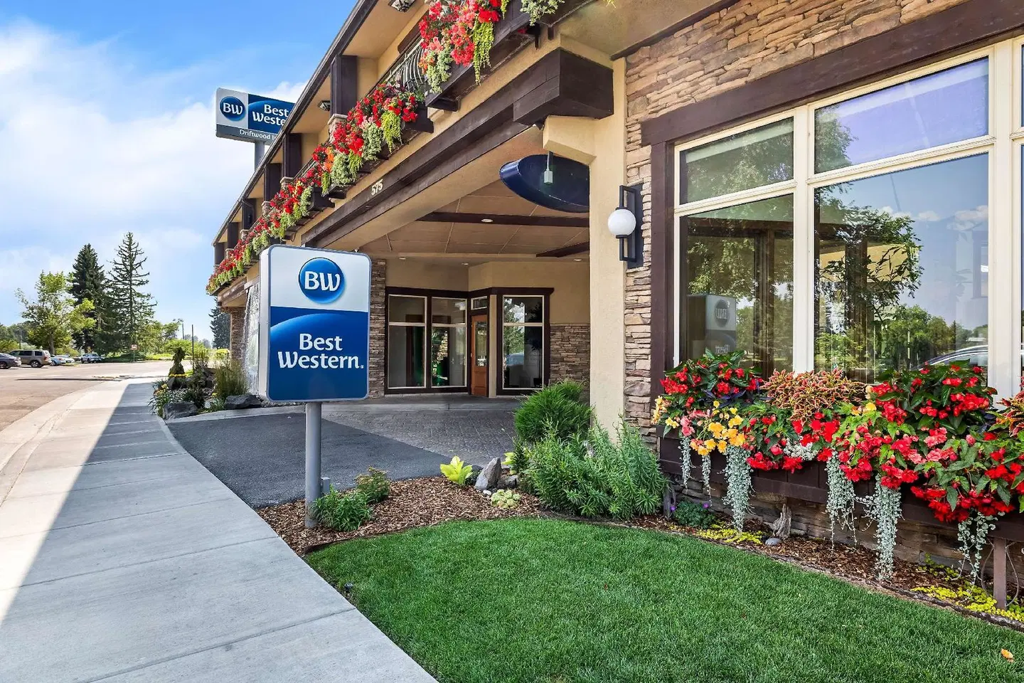 Best Western Driftwood Inn EXTERIOR