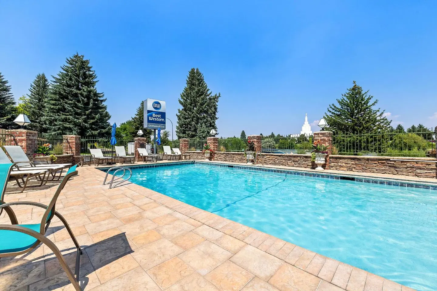 Best Western Driftwood Inn OUTDOOR_POOL