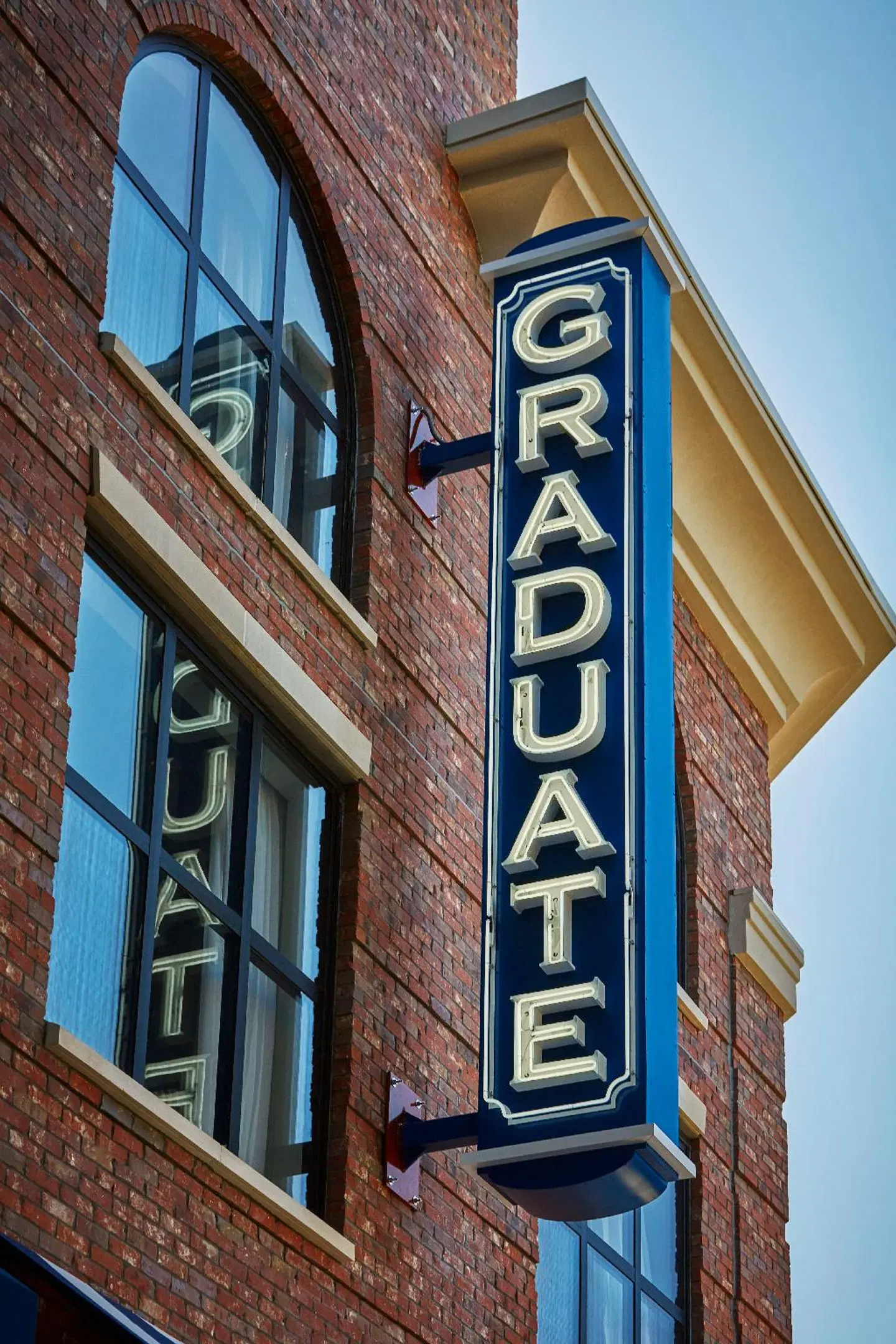 Graduate Oxford EXTERIOR