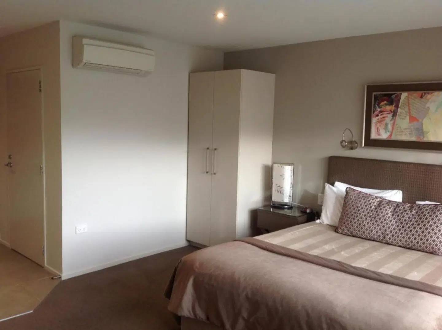 The St James Premium Accommodation ROOM_EXAMPLE