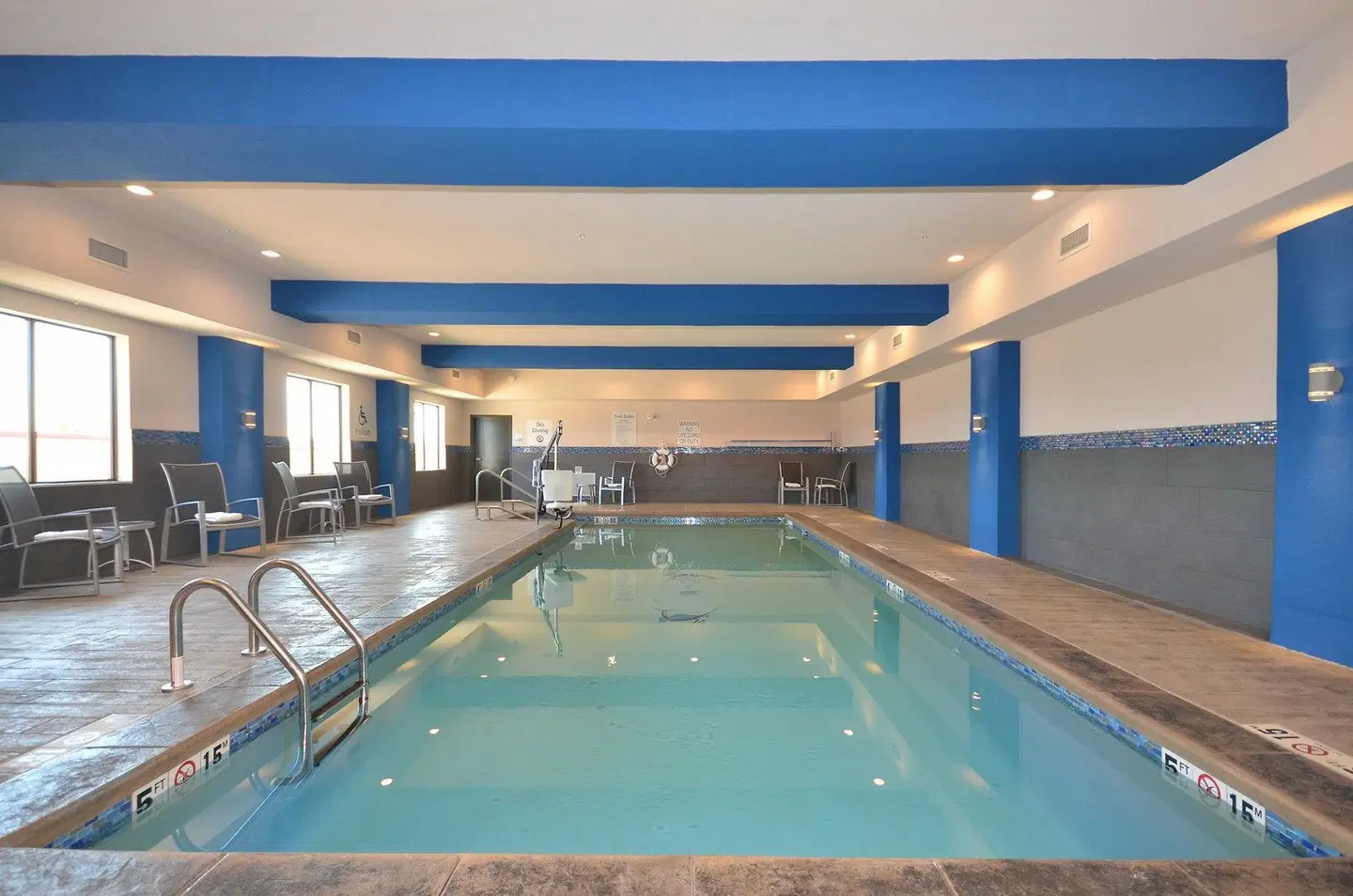 Holiday Inn Express & Suites Oklahoma City Mid - Arpt Area by IHG Hallenbad