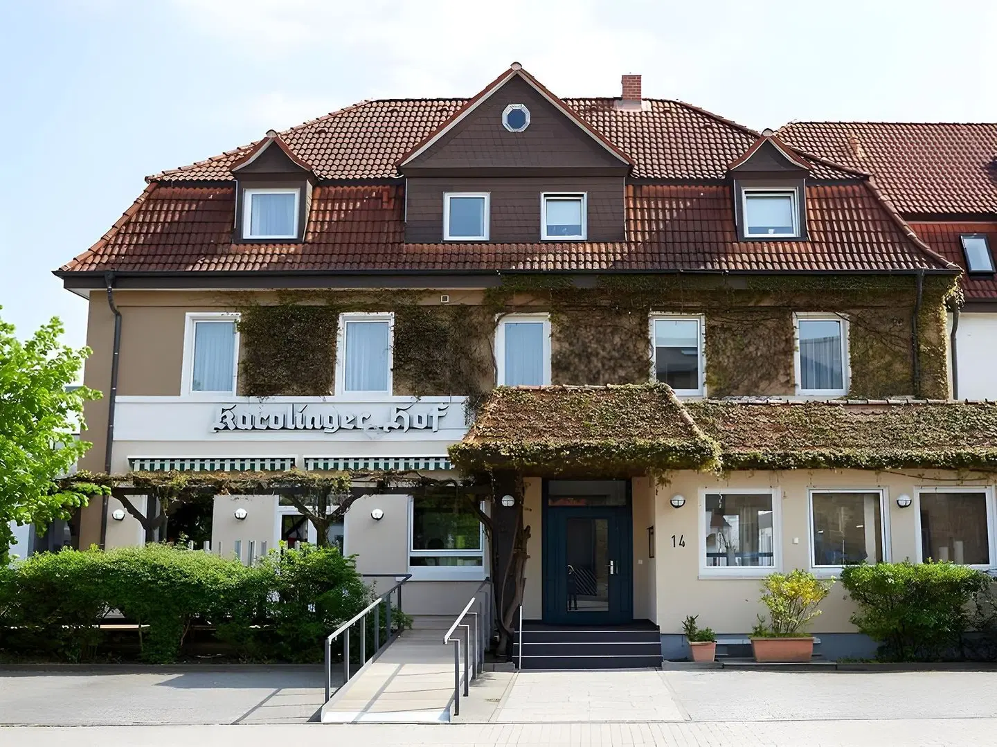 Karolinger Hof EXTERIOR