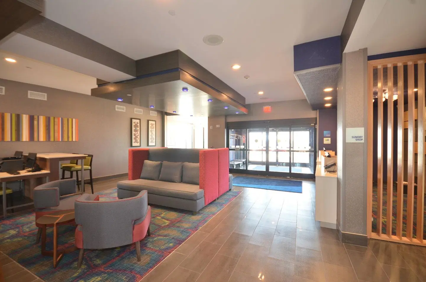 Holiday Inn Express & Suites Oklahoma City Mid - Arpt Area by IHG LOUNGE_LOBBY
