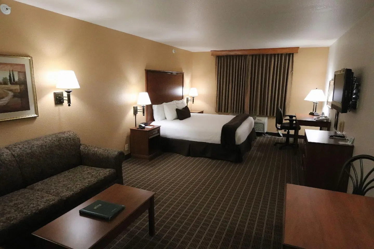 Expressway Suites Fargo ROOM_EXAMPLE
