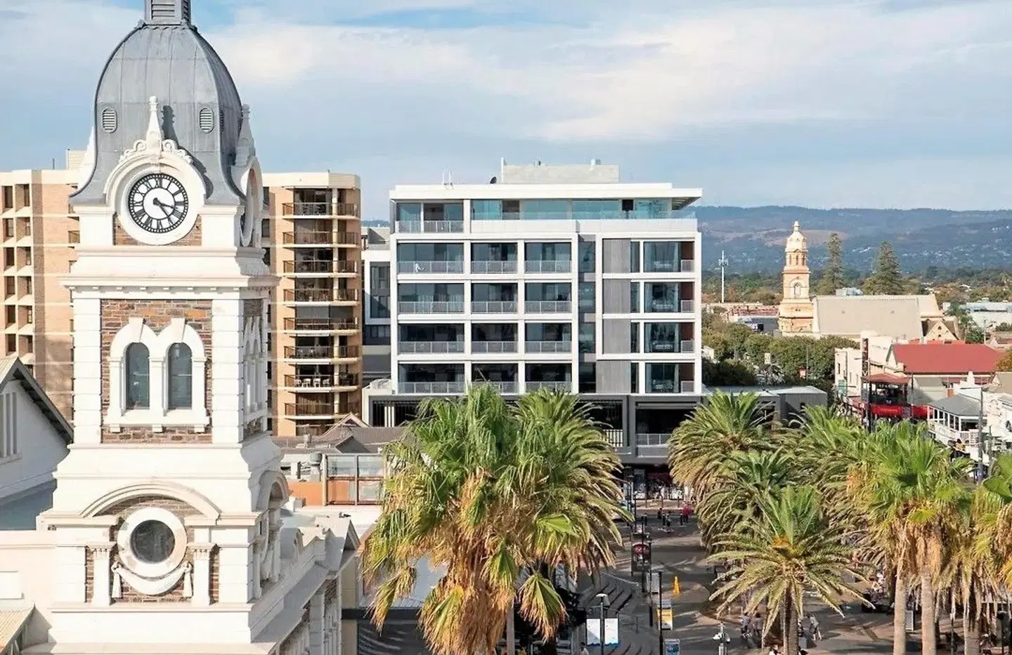 The George Glenelg EXTERIOR