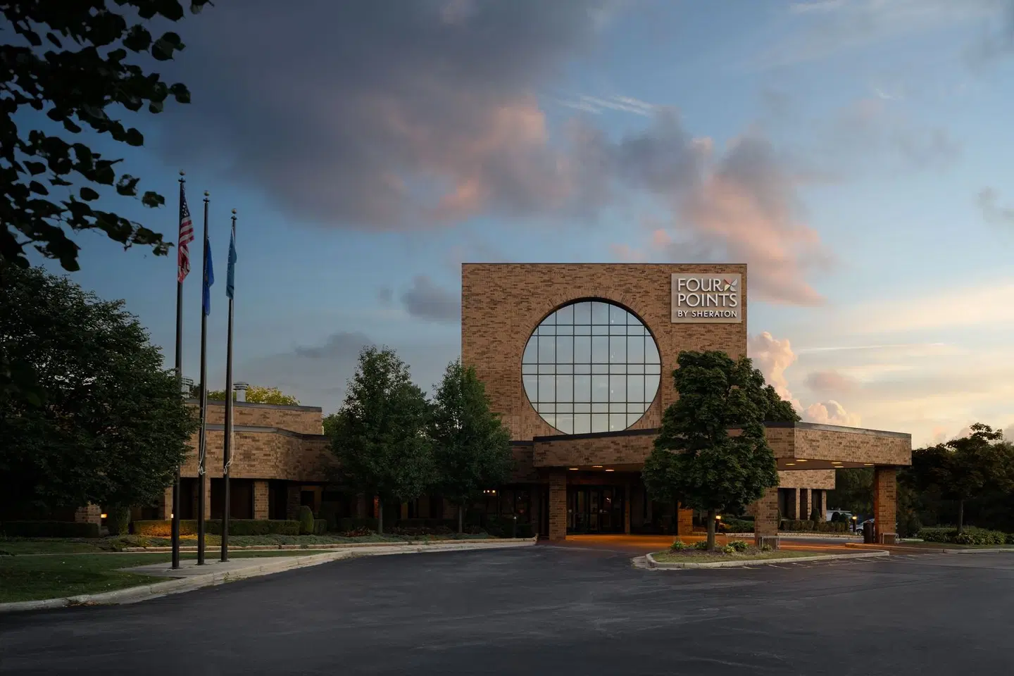 Four Points by Sheraton Milwaukee North Shore EXTERIOR