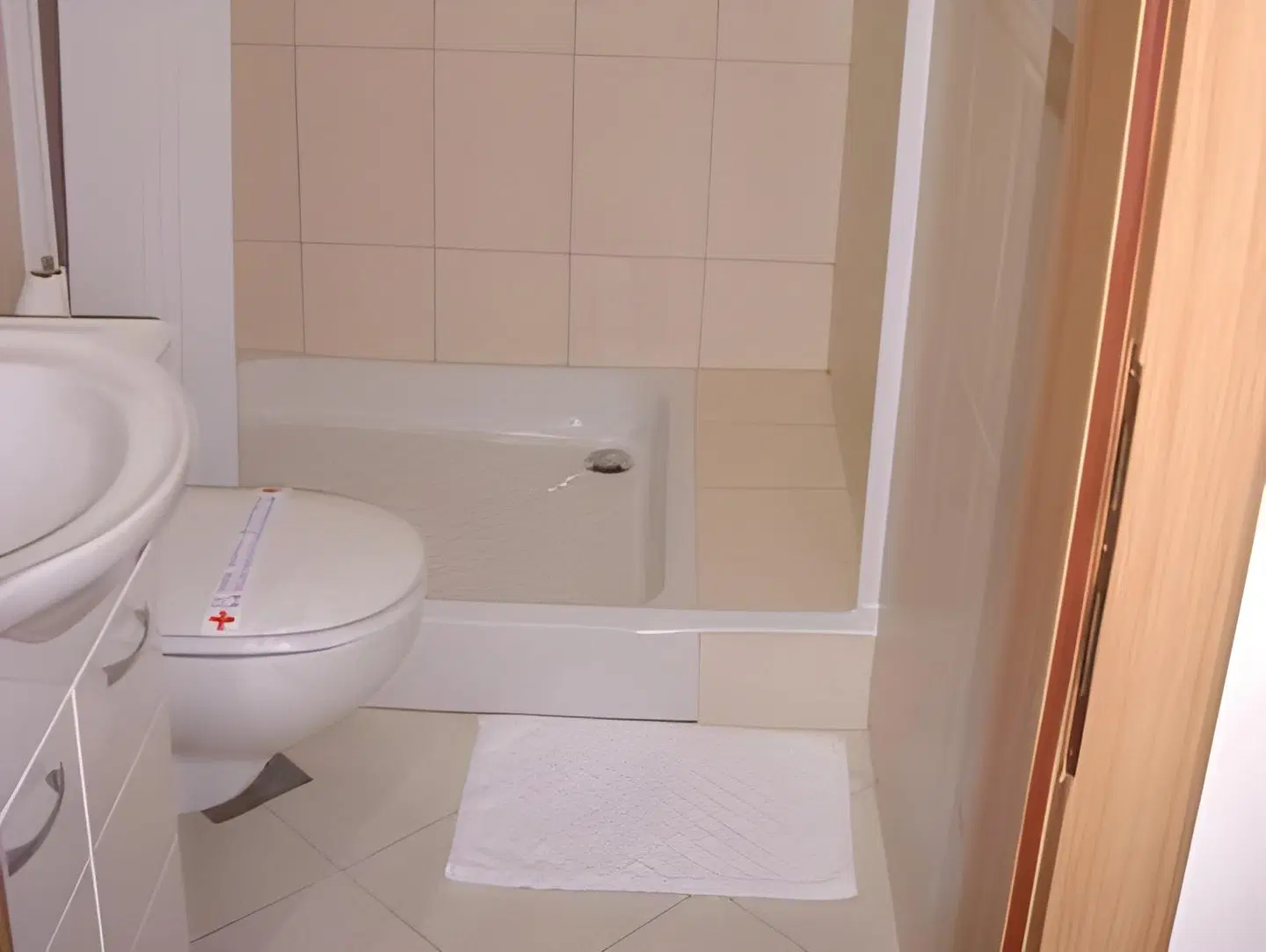 Garni hotel Piramida Badezimmer