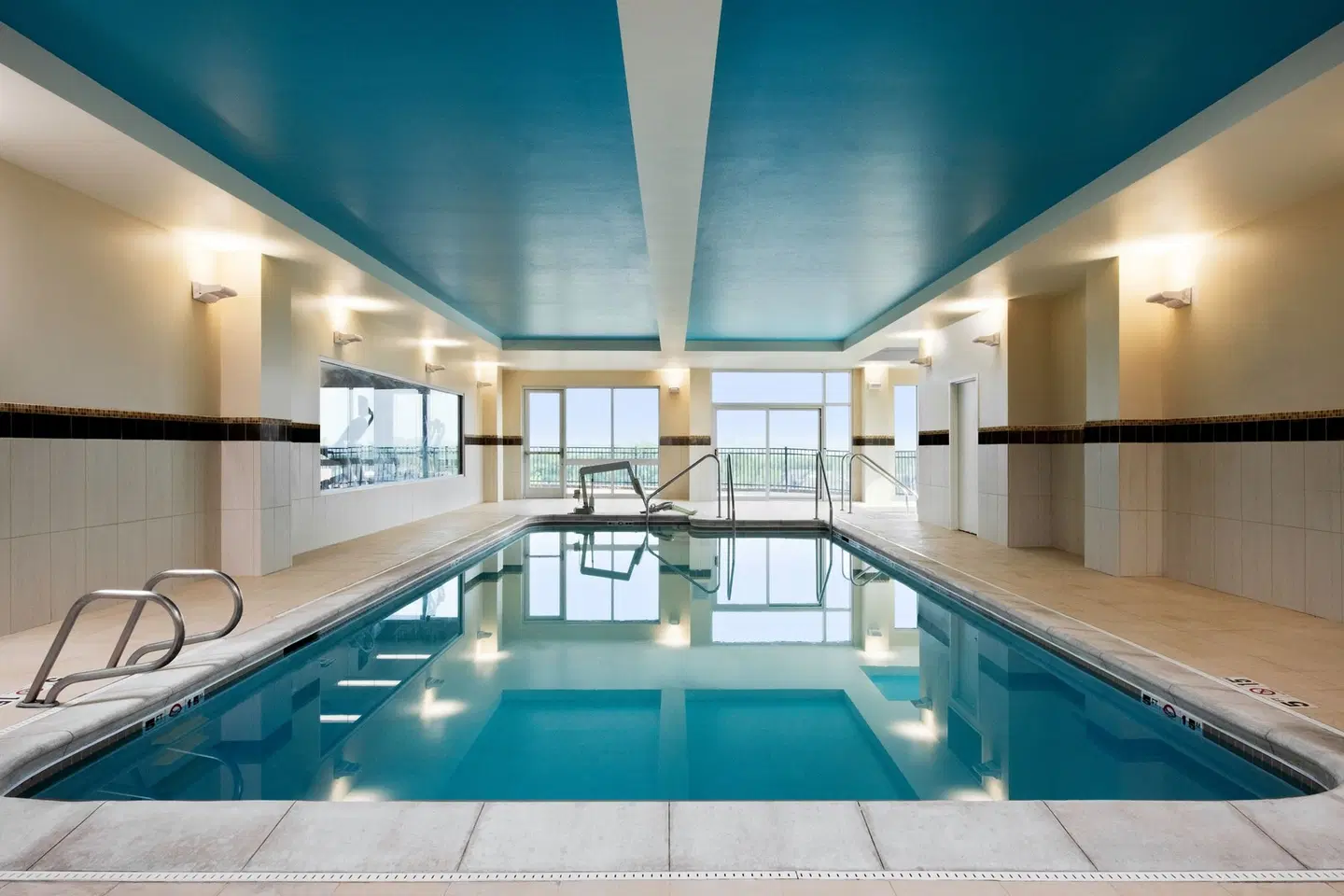 Courtyard by Marriott Kansas City at Briarcliff Hallenbad