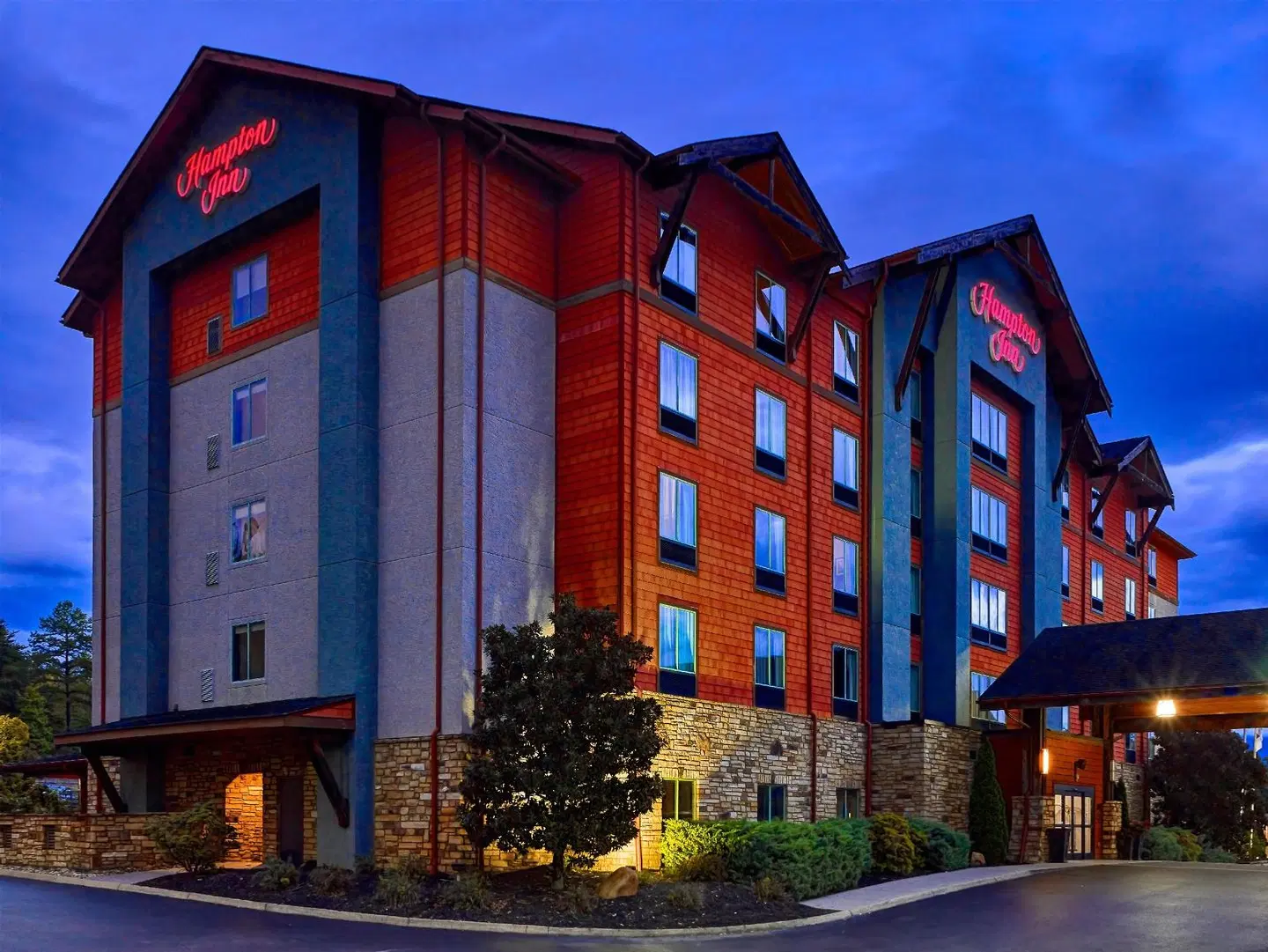 Hampton Inn Pigeon Forge EXTERIOR