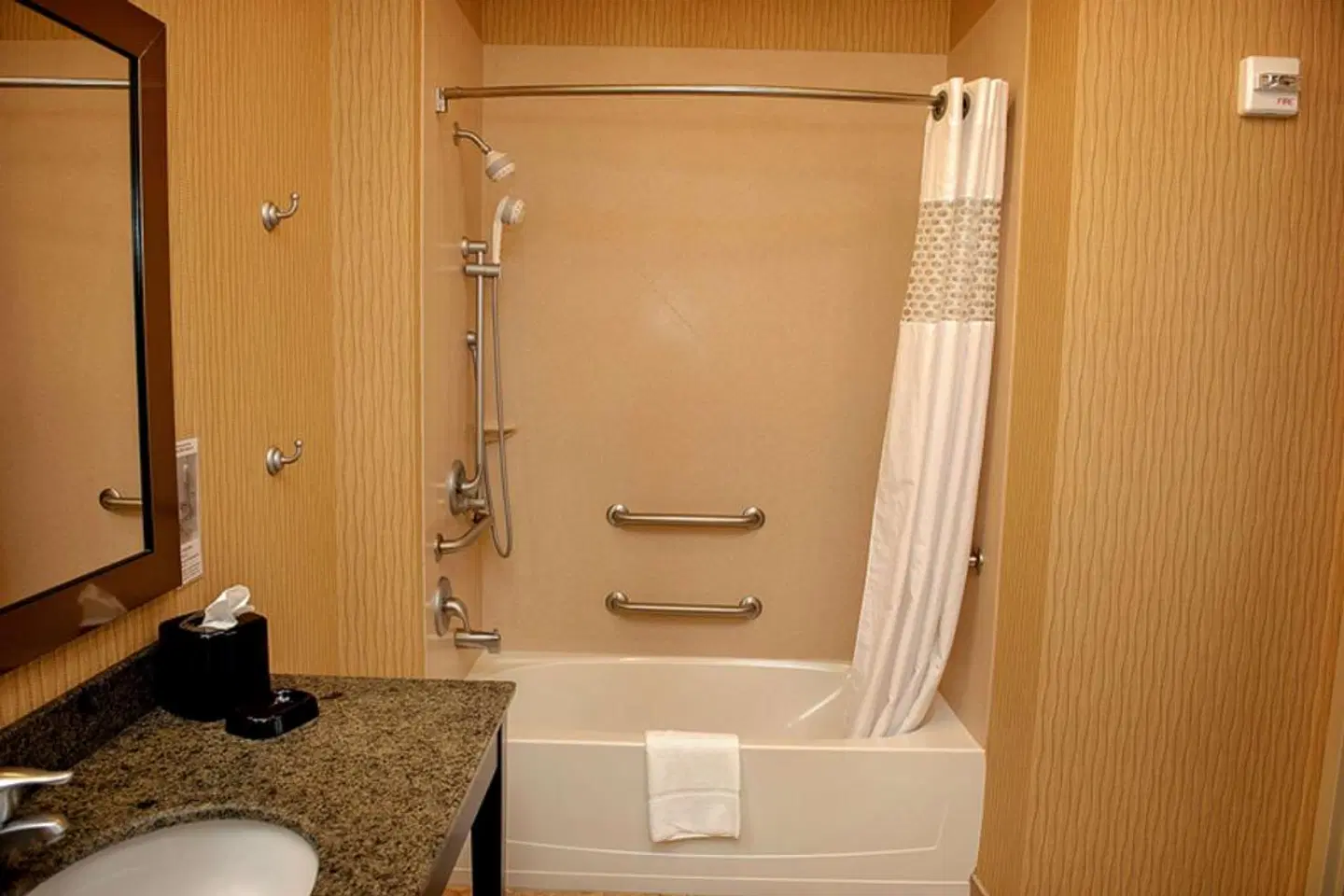 Hampton Inn & Suites Bradenton Badezimmer