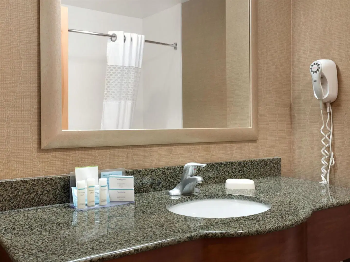 Hampton Inn & Suites Birmingham East Irondale Badezimmer