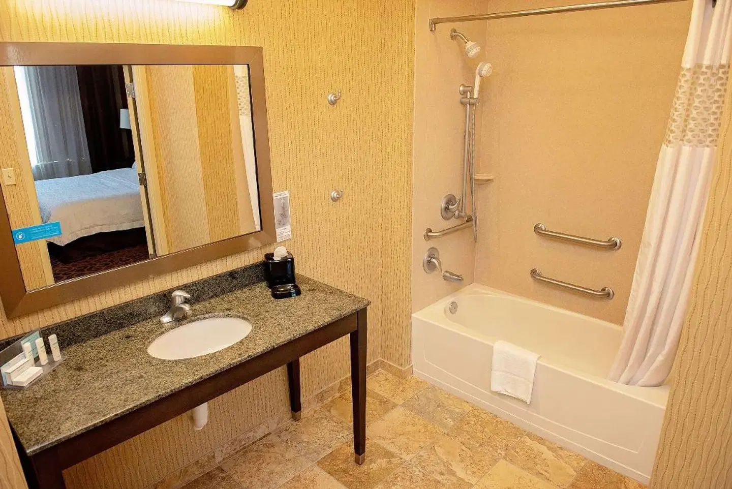 Hampton Inn & Suites Bradenton Badezimmer
