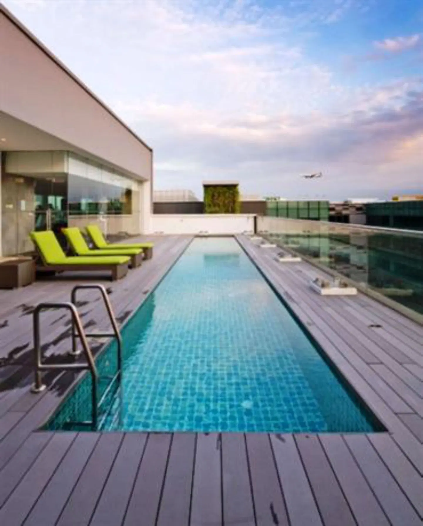Park Avenue Changi OUTDOOR_POOL