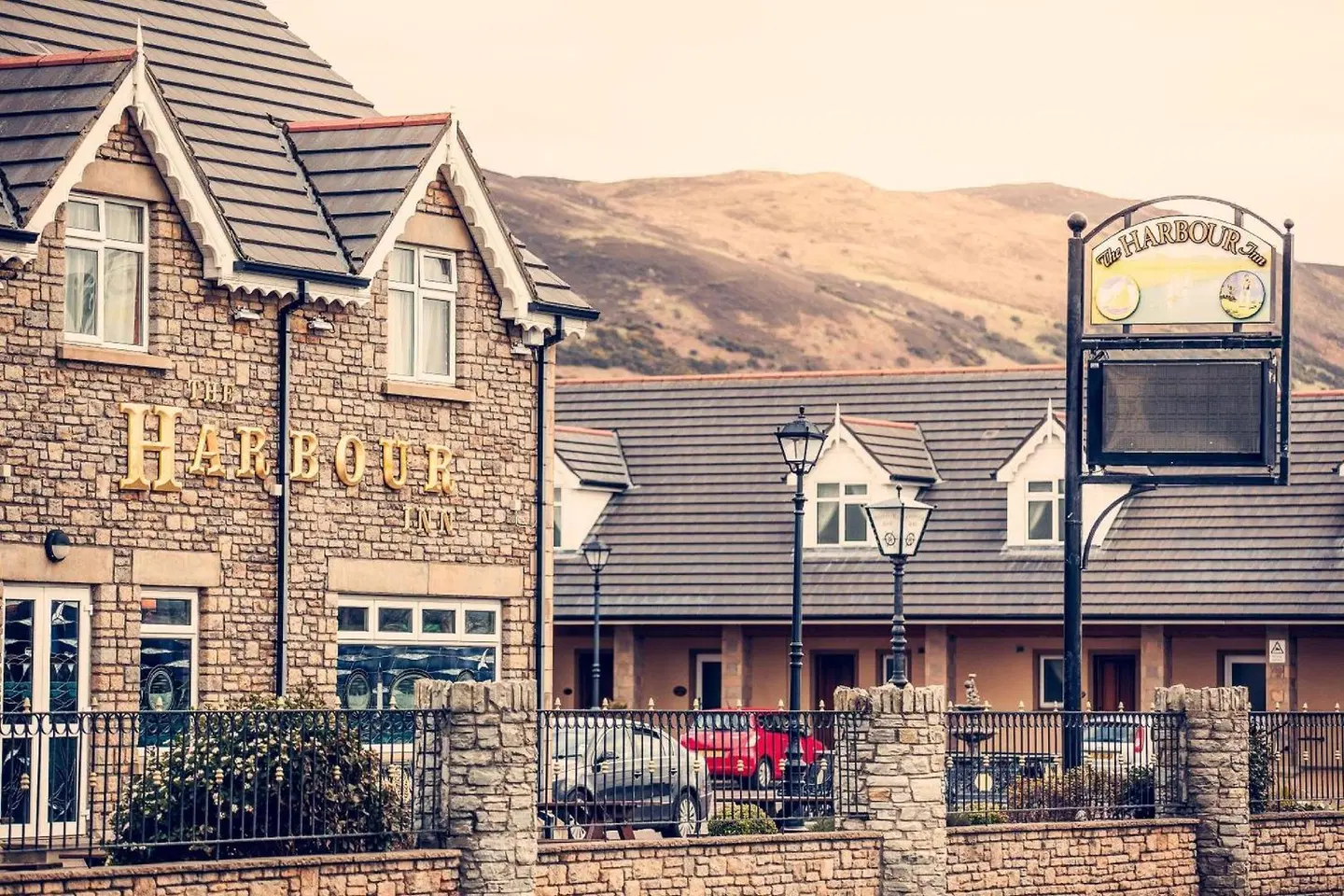 The Harbour Inn EXTERIOR